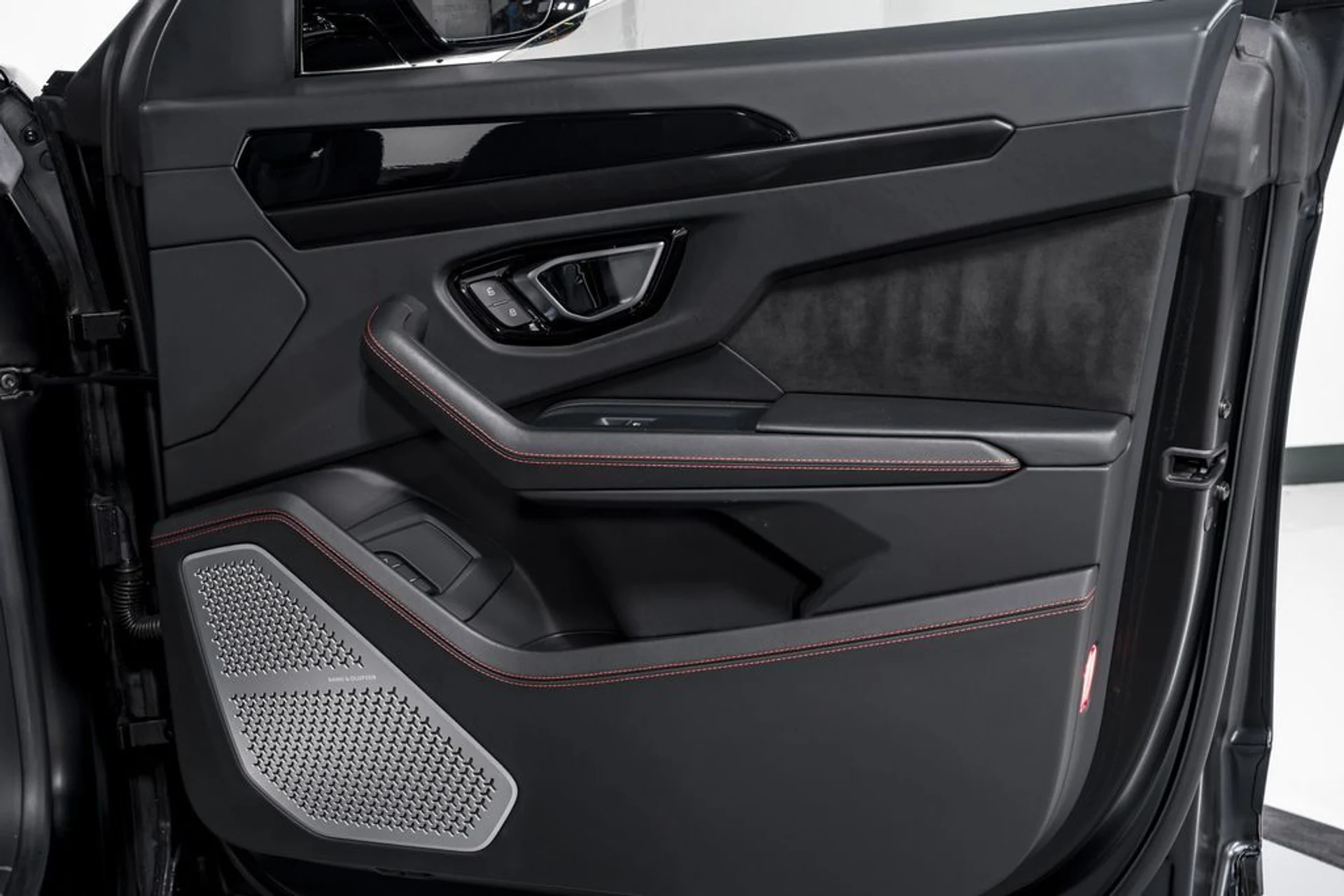 mph043_802082902_ce72c3ae25db1450f0e0dbce25dd9d83x_9056384a57