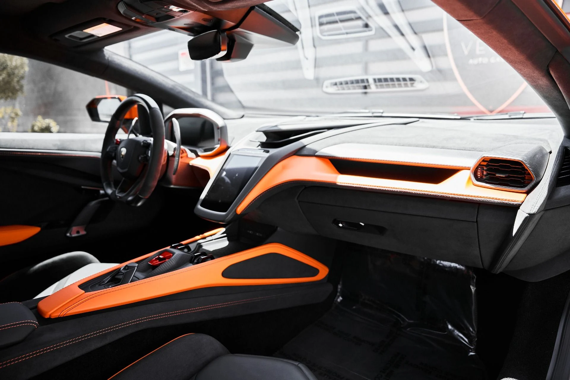 mph043_80282785_Used_2024_Lamborghini_Revuelto_Base_1777394334_ad15472b0a