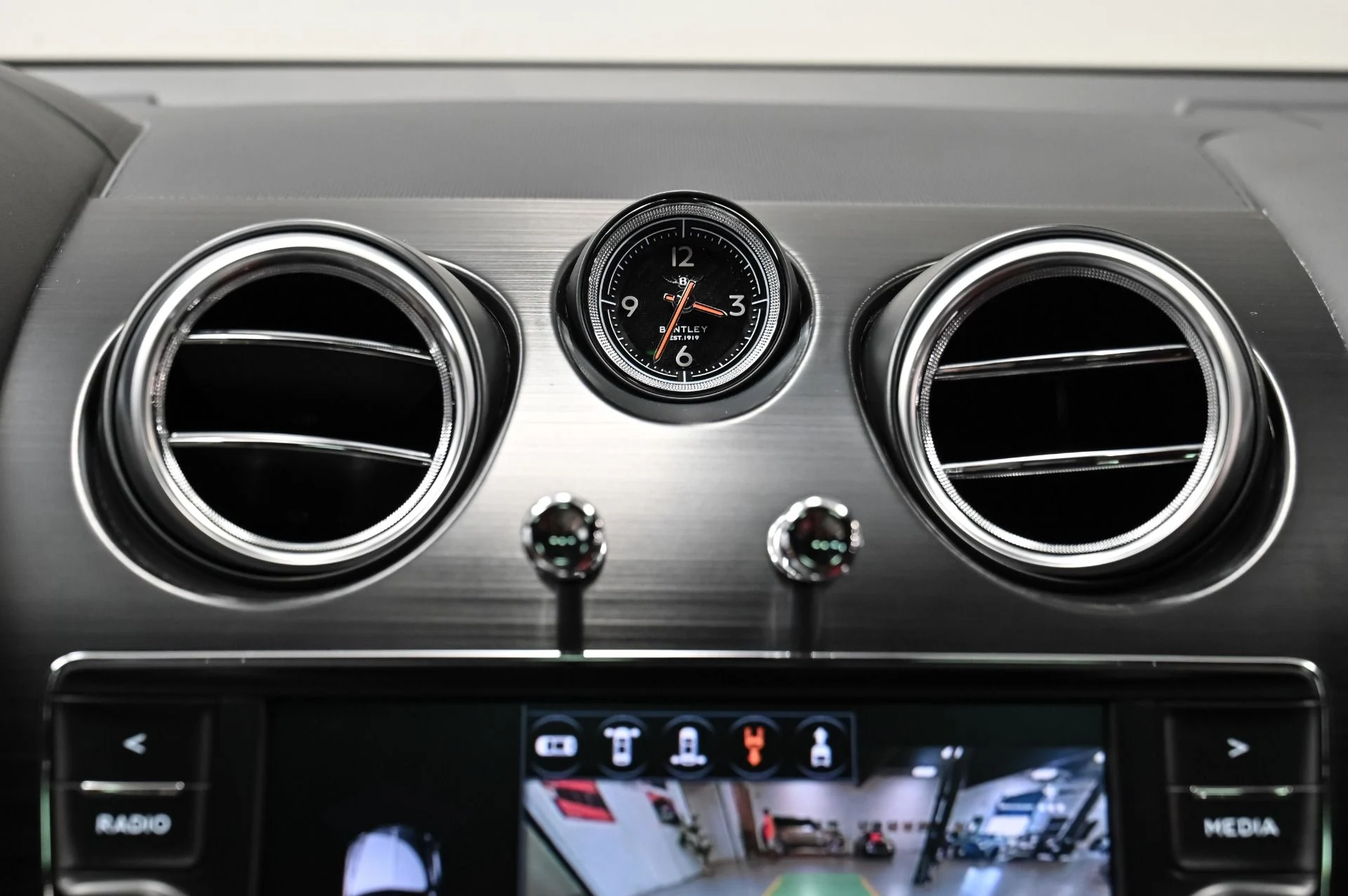 mph043_808483150_Used_2018_Bentley_Bentayga_W12_1759788100_23297e90cd