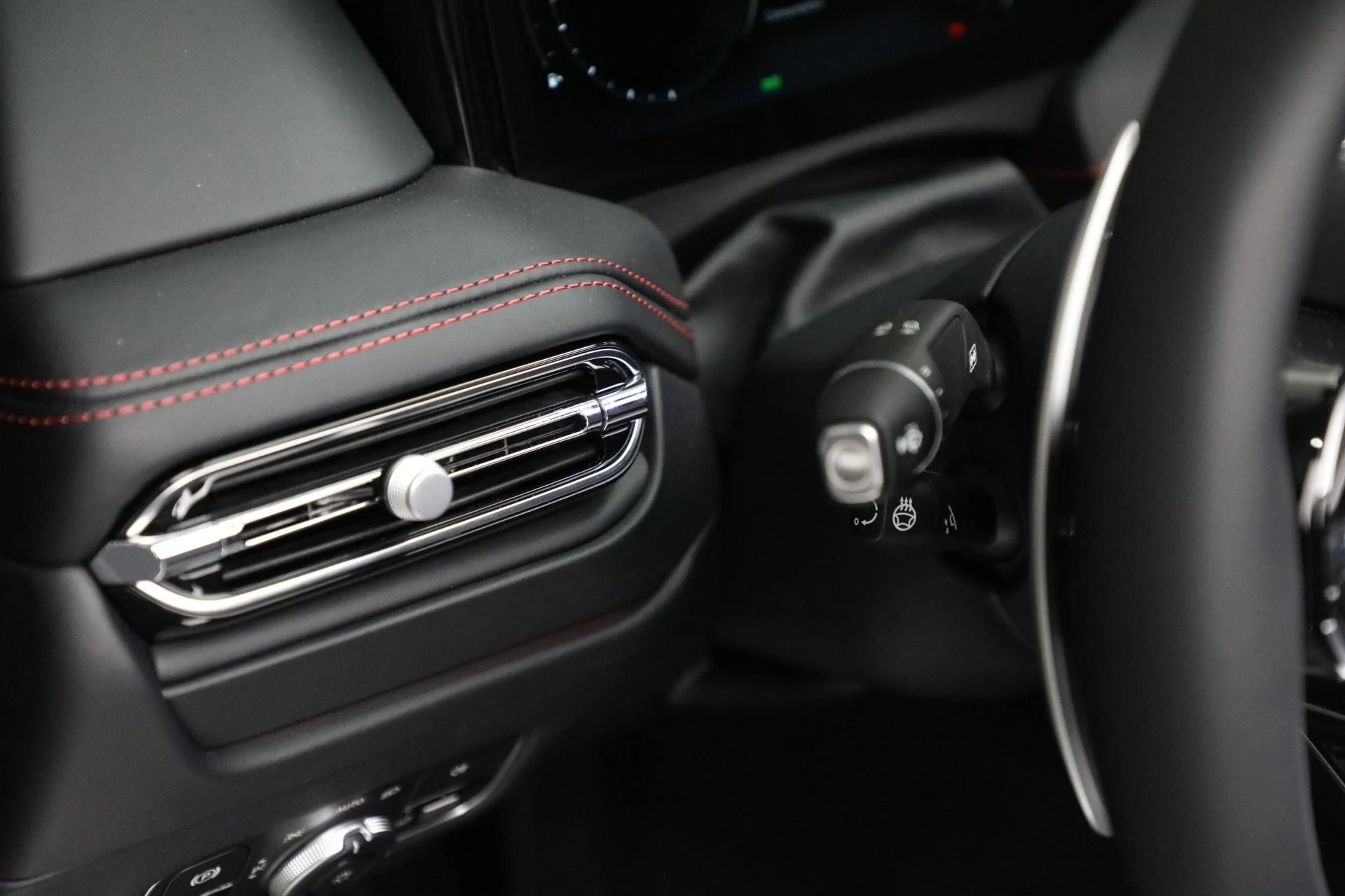 mph043_814443460_New_2025_Aston_Martin_DB_12_Volante_d804d01508
