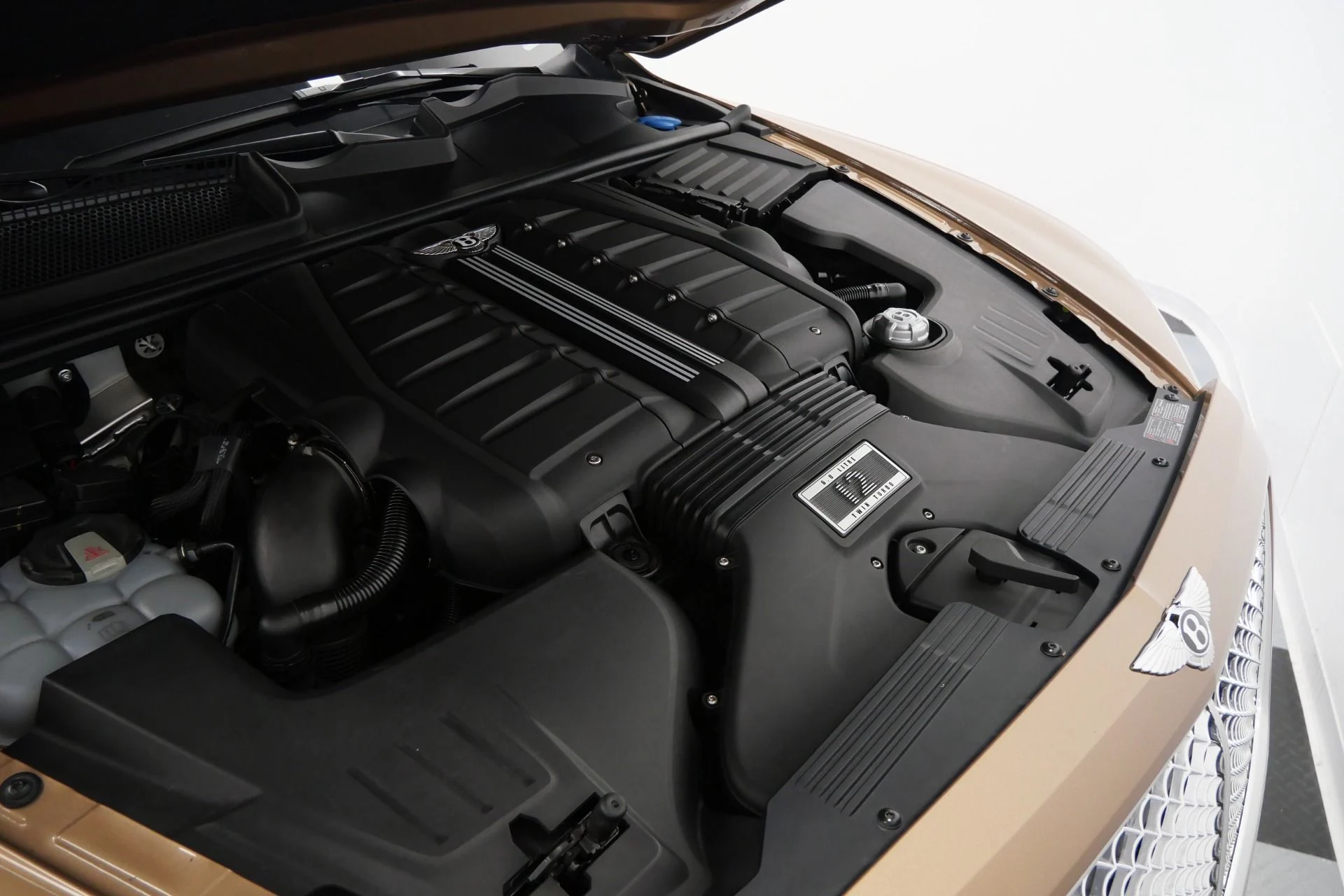 mph043_818915342_Used_2017_Bentley_Bentayga_W12_Four_Seat_Comfort_Specification_with_Rear_Console_1776956660_dc660b373a