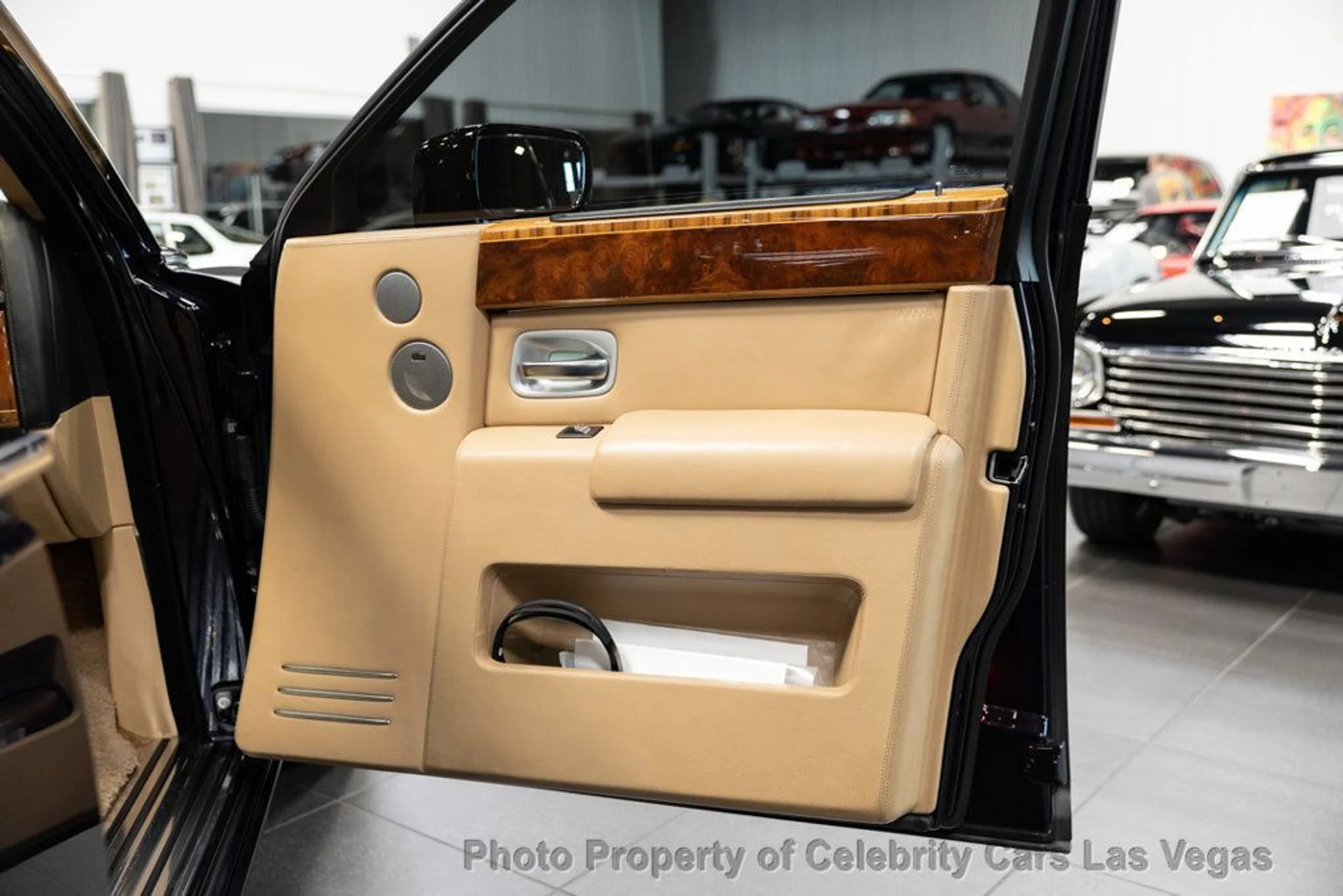 mph043_820241083_used_2005_rolls_royce_phantom_4drsedan_9707_22400221_44_1024_a0b5df2c86