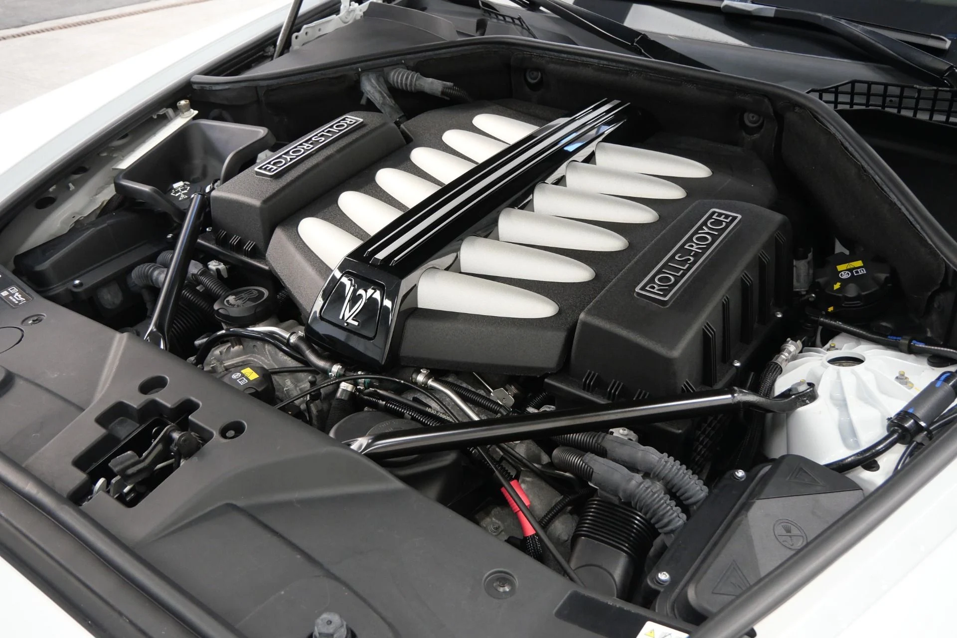 mph043_823364061_Used_2016_Rolls_Royce_Wraith_The_Wraith_Package_Canadel_Paneling_Driver_Assistance_3_1764606909_a4bd506506