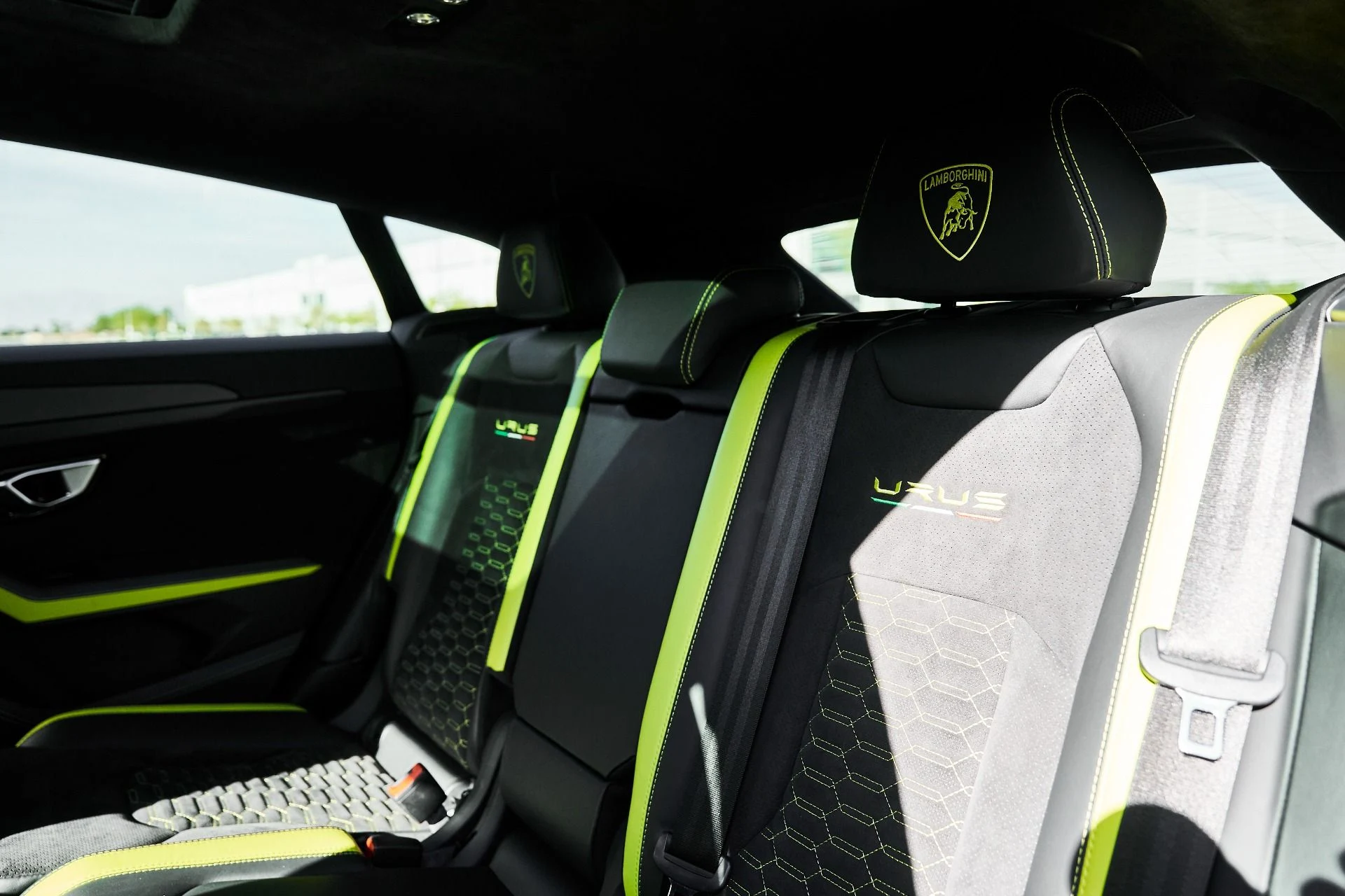 mph043_865576908_Used_2022_Lamborghini_Urus_1774548628_77d763208d