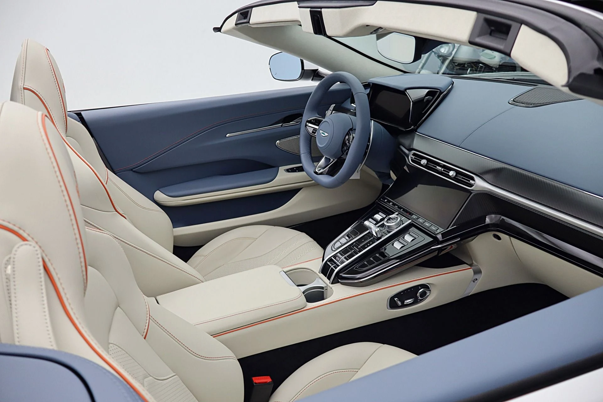 mph043_86935157_New_2026_Aston_Martin_Vantage_Roadster_9177a029c3