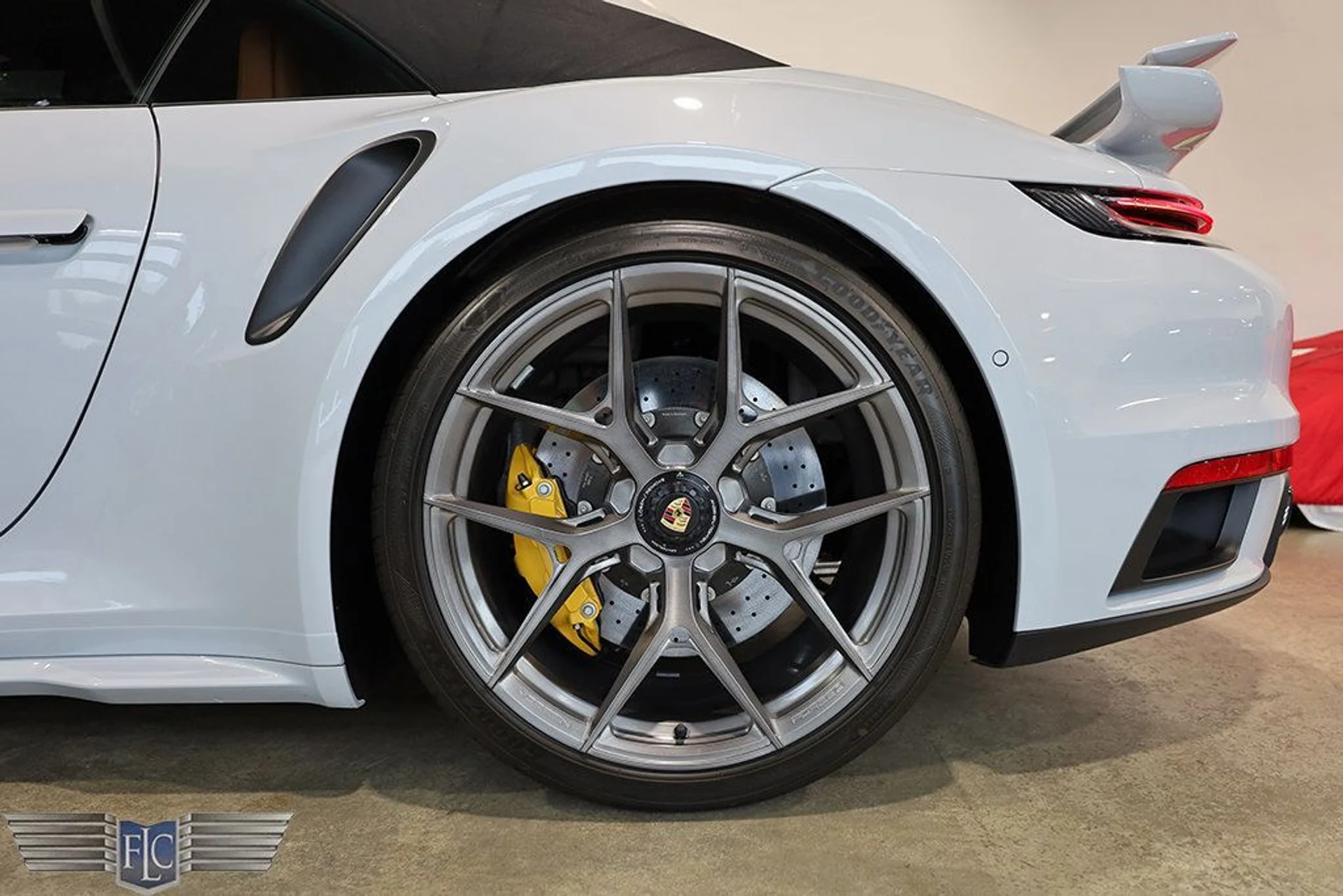 mph043_887052042_used_2025_porsche_911_turboscabriolet_9689_23038395_44_1024_a4ca8609f9