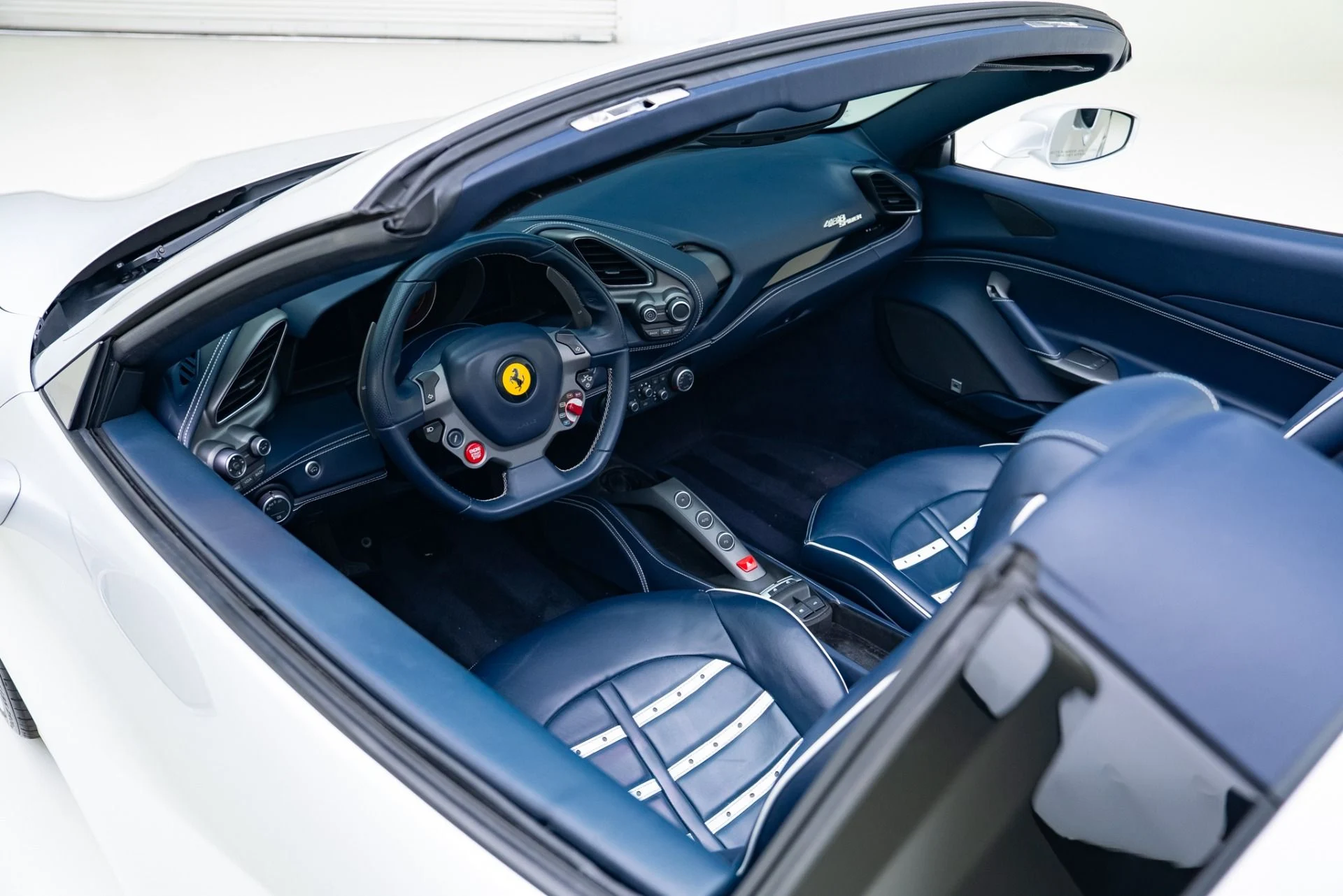mph043_931139301_Used_2017_Ferrari_488_Spider_1762375344_46f1892131