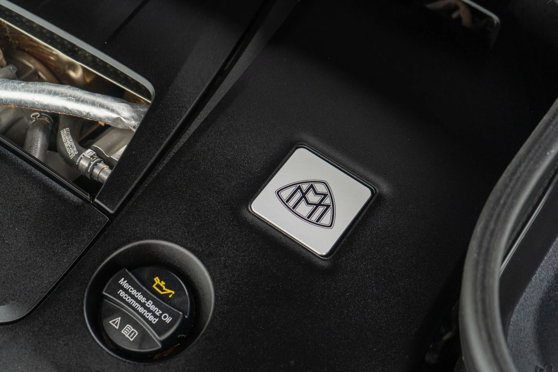 mph043_948433405_Used_2023_Mercedes_Benz_Maybach_GLS_600_4_MATIC_Factory_Two_Tone_paint_Diamond_Turned_Wheels_Loaded_1757365639_4899f0d3b9