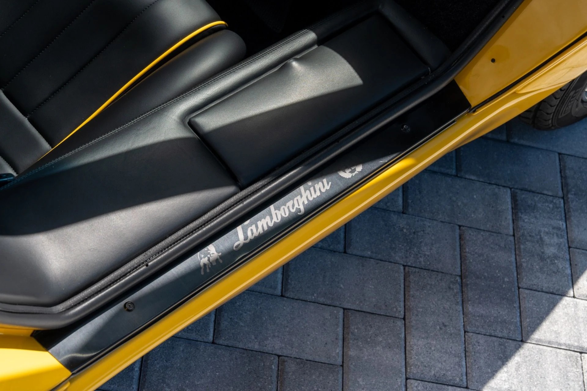 mph043_958613931_Used_1989_Lamborghini_Countach_25th_Anniversary_1793038200_6c76b56050