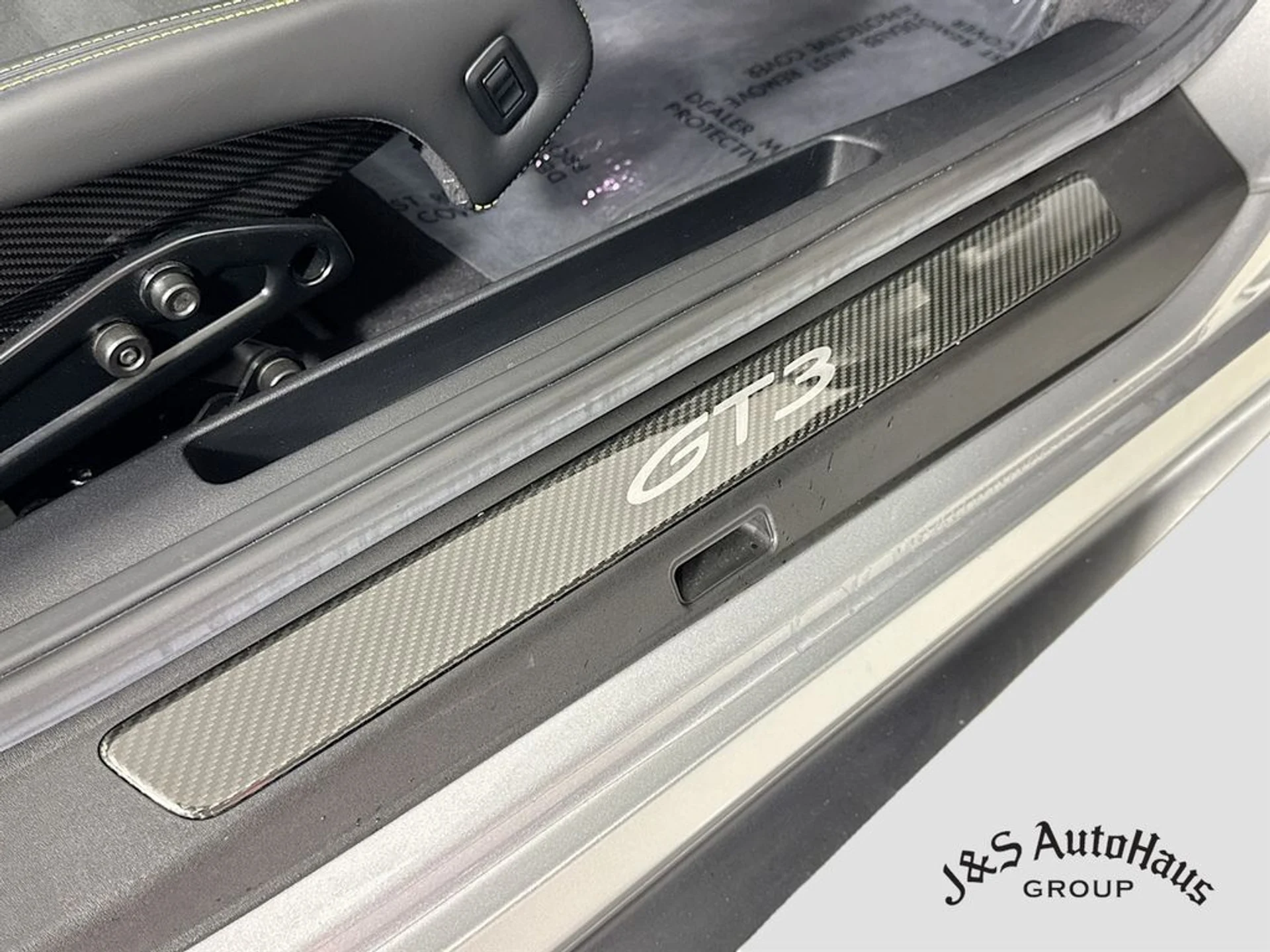 mph043_966982514_uvho9xvoif012jexd64eb3iw26ej_83f9a2f78a