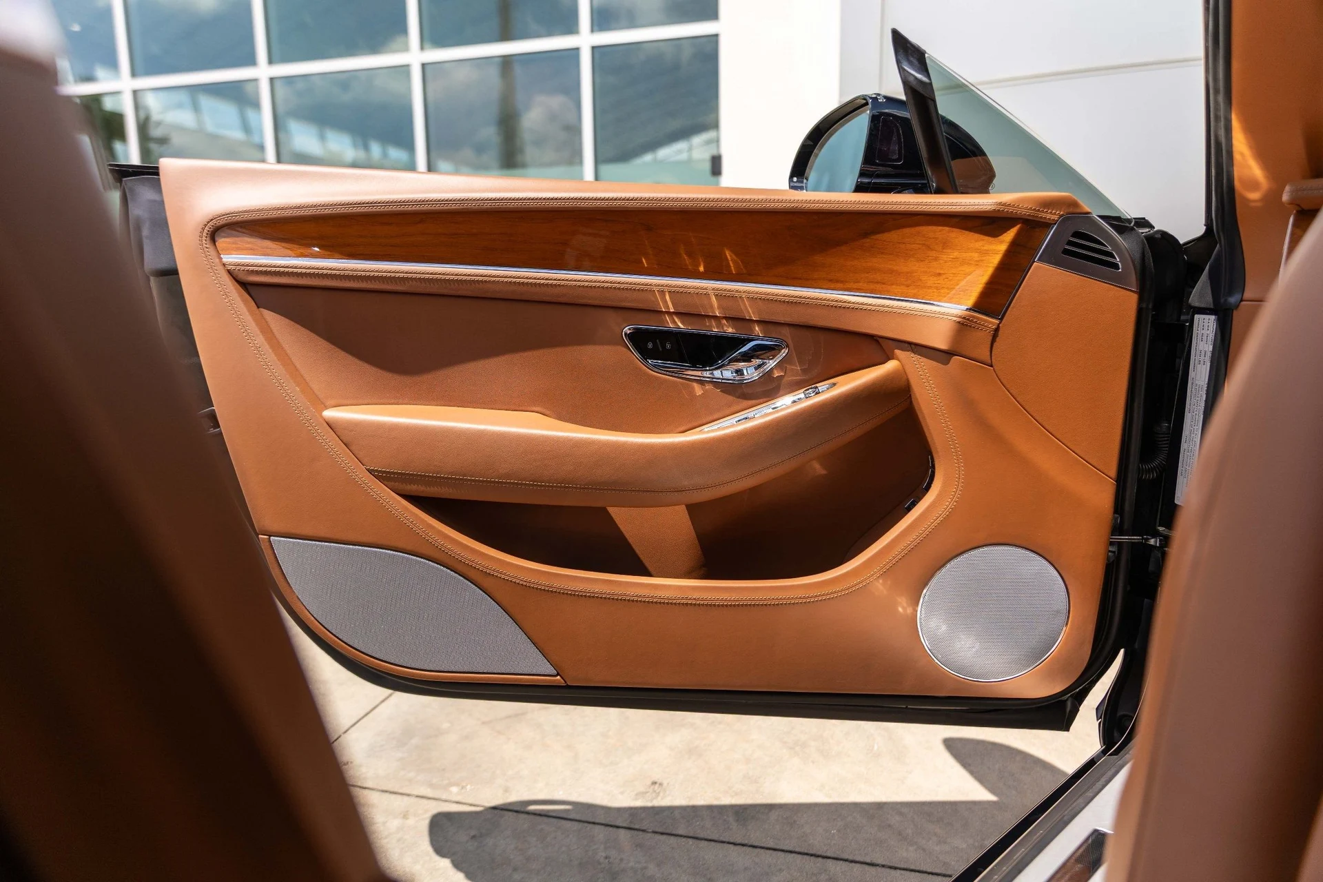 mph043_97618005_Hi_Tech_Luxury_Imports_LLC_SCBDG_4_ZG_6_NC_091269_image_43_8816b2d91a