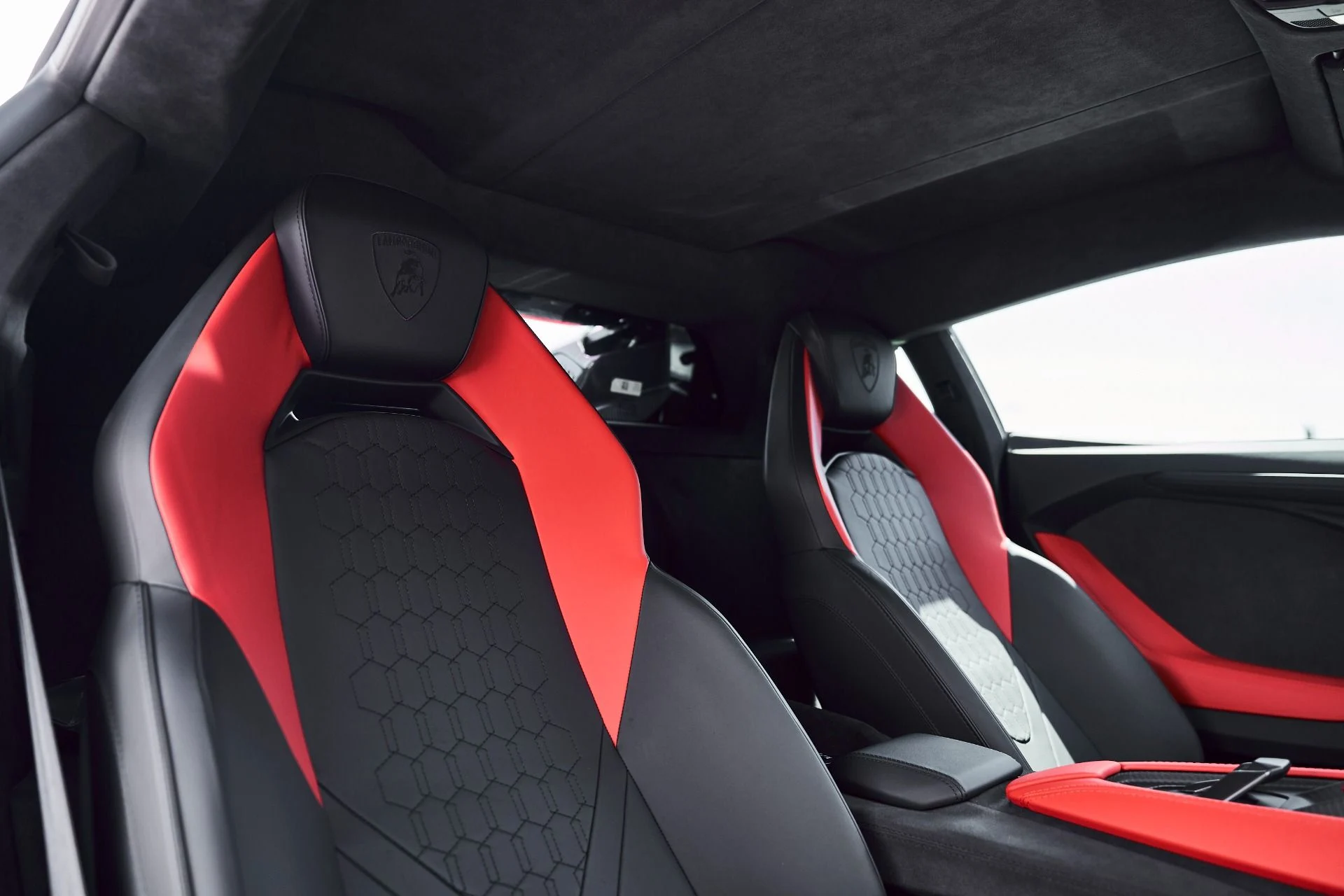 mph043_979127660_Used_2025_Lamborghini_Revuelto_Base_1774300544_cb0c3692c3