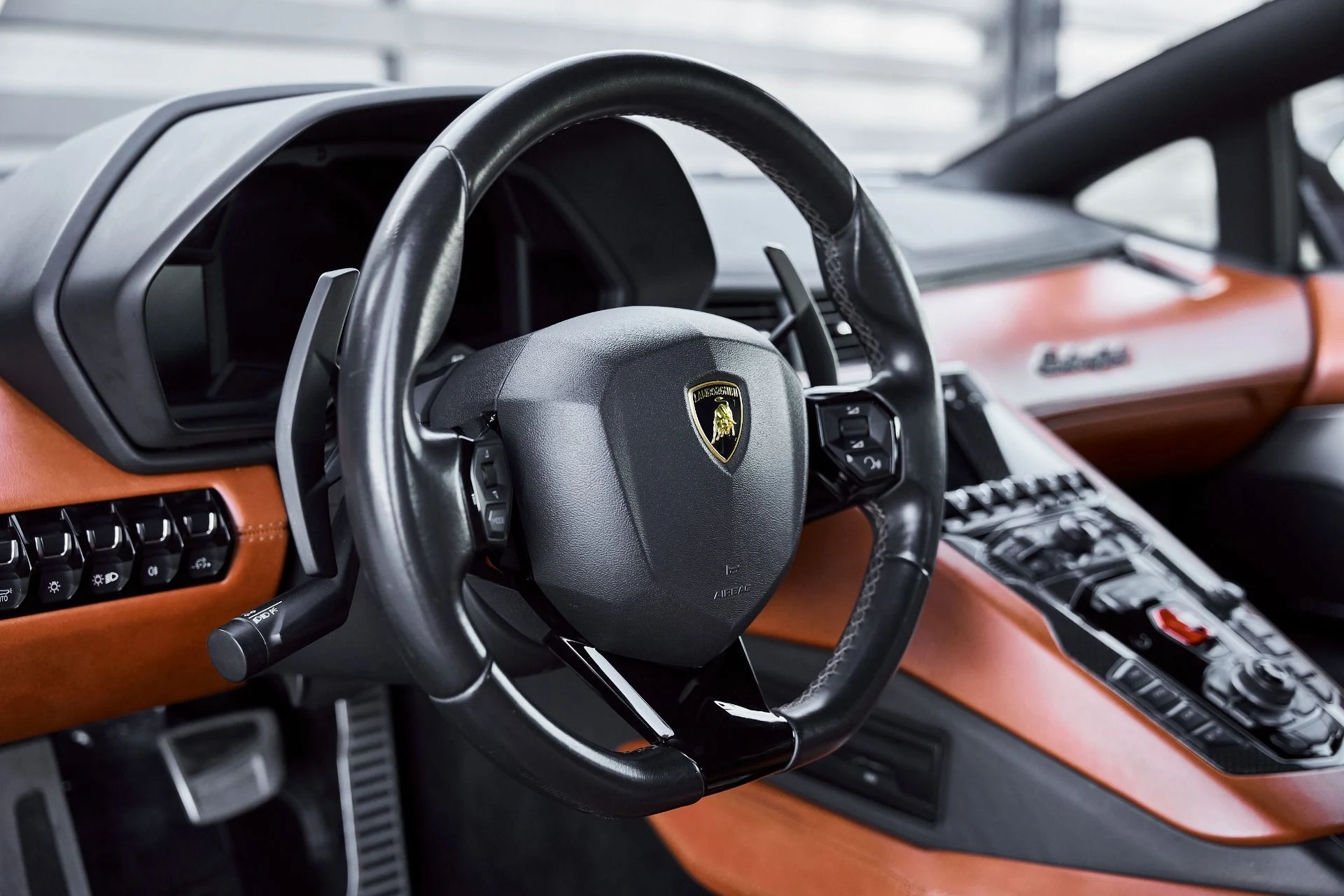 mph044_1004819340_Used_2018_Lamborghini_Aventador_S_Base_1773191846_cafb39b7f8