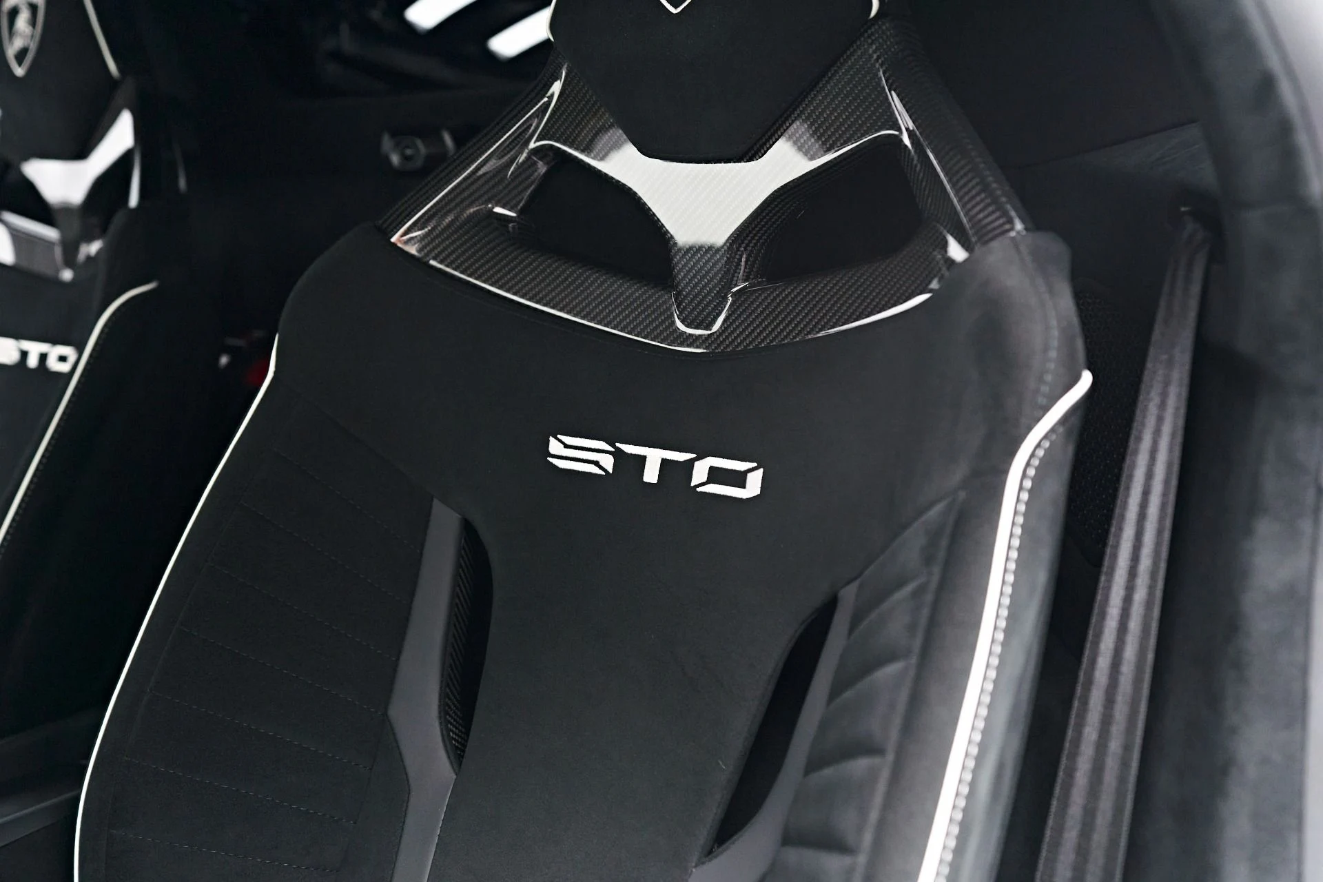 mph044_1037121843_Used_2023_Lamborghini_Huracan_STO_Base_1696892071_d7071fe19b