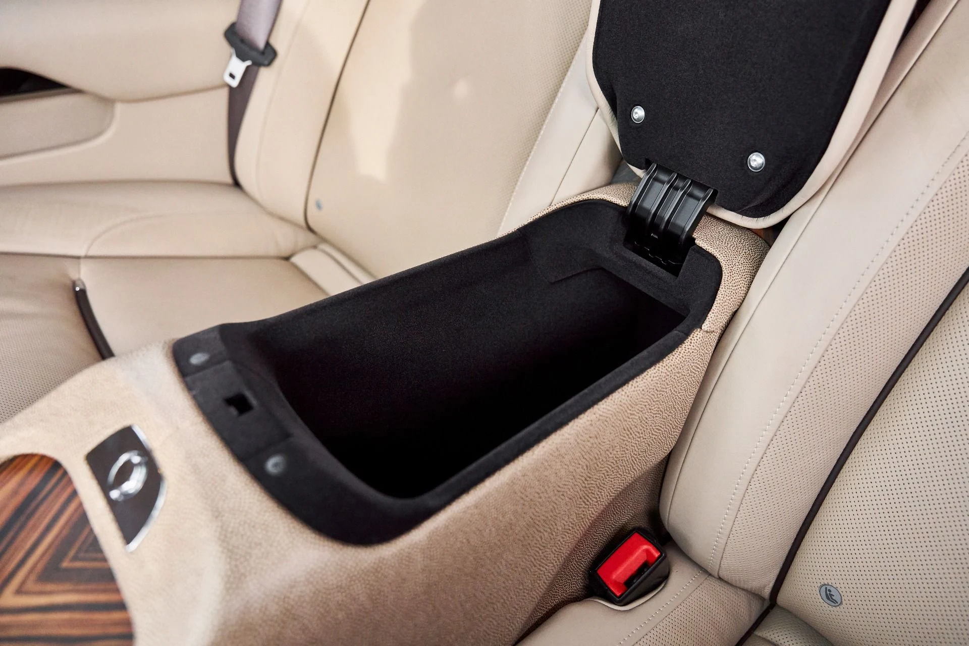 mph044_1039247543_Used_2014_Rolls_Royce_Wraith_Base_1767151019_2eb1658d74