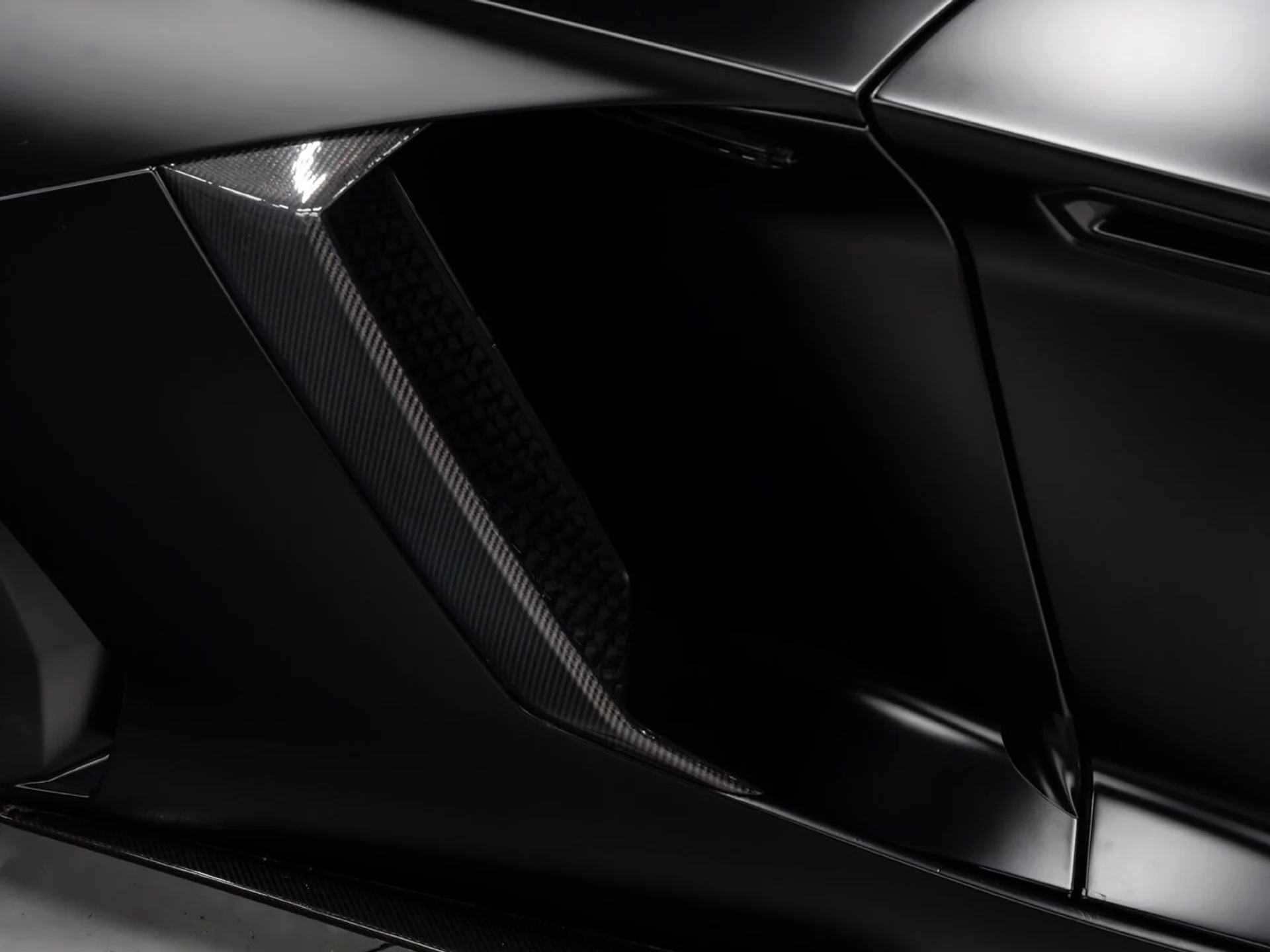 mph044_1040643127_lamborghini_aventador_2015_882a359d60