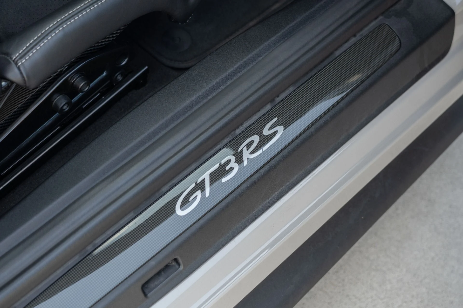 mph044_1047303935_Used_2019_Porsche_911_GT_3_RS_1759431879_9513bb4012