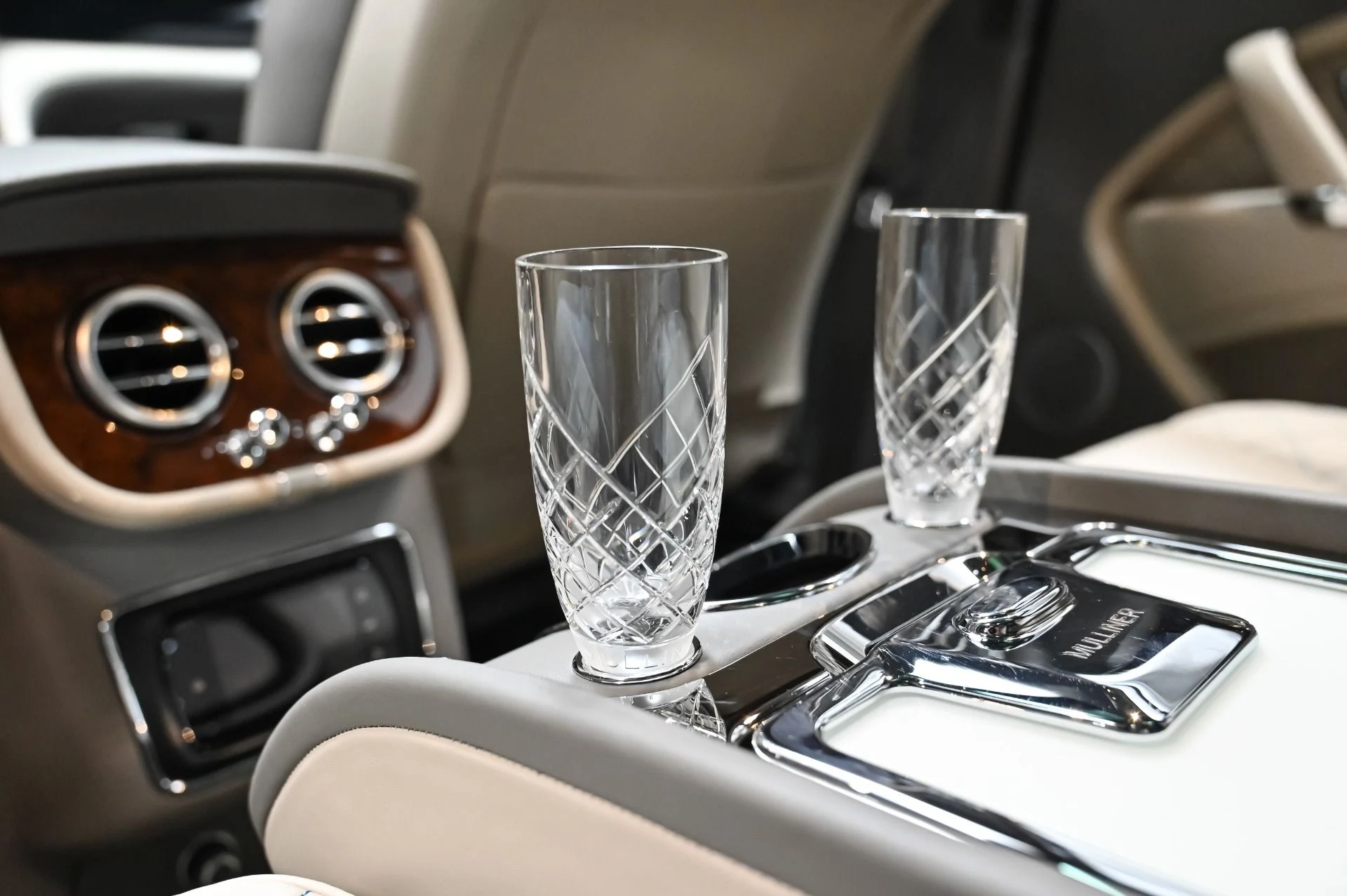 mph044_1050879396_Used_2018_Bentley_Bentayga_Mulliner_1757711699_a8d1950d12
