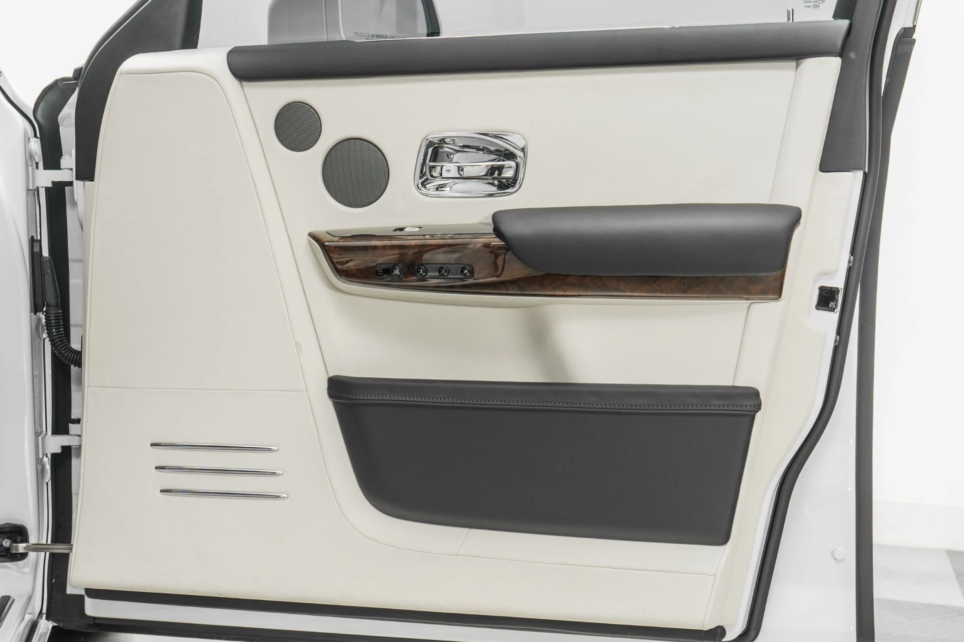 mph044_1056675284_Used_2023_Rolls_Royce_Phantom_Shooting_Star_Headliner_Very_Low_Miles_1768421489_c8a368bbca