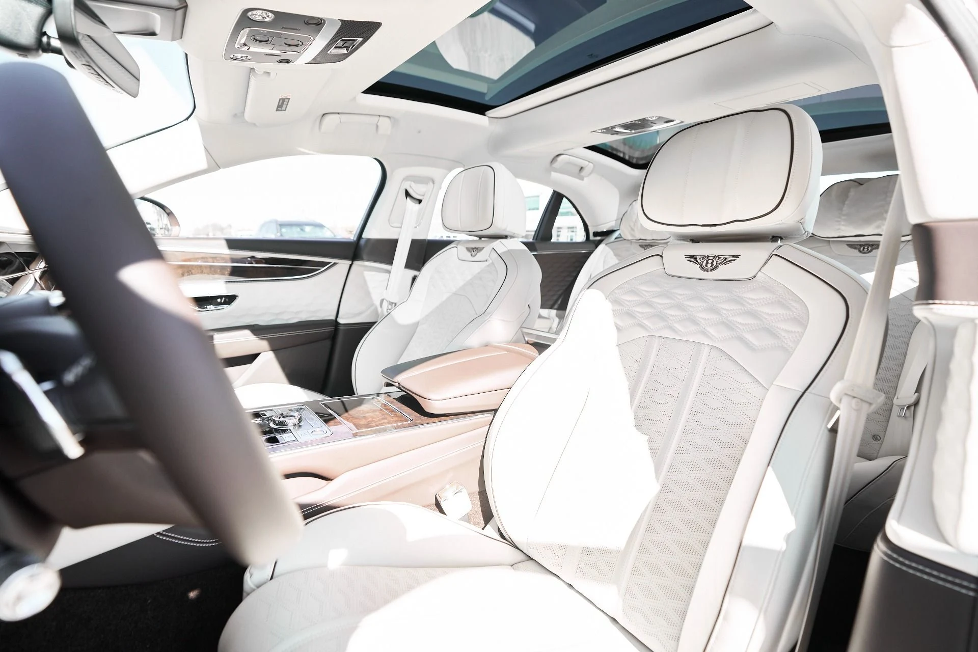 mph044_1057655133_Used_2025_Bentley_Flying_Spur_Speed_1762569234_2aca466135