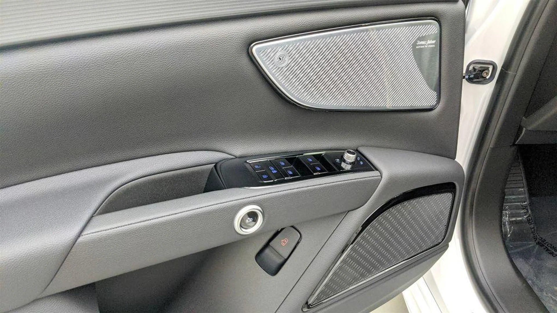 mph044_1063542543_Cu_C_Rn_UYNSG_Vtbew3dss24l_Ex_A_Fk_9d8929347b