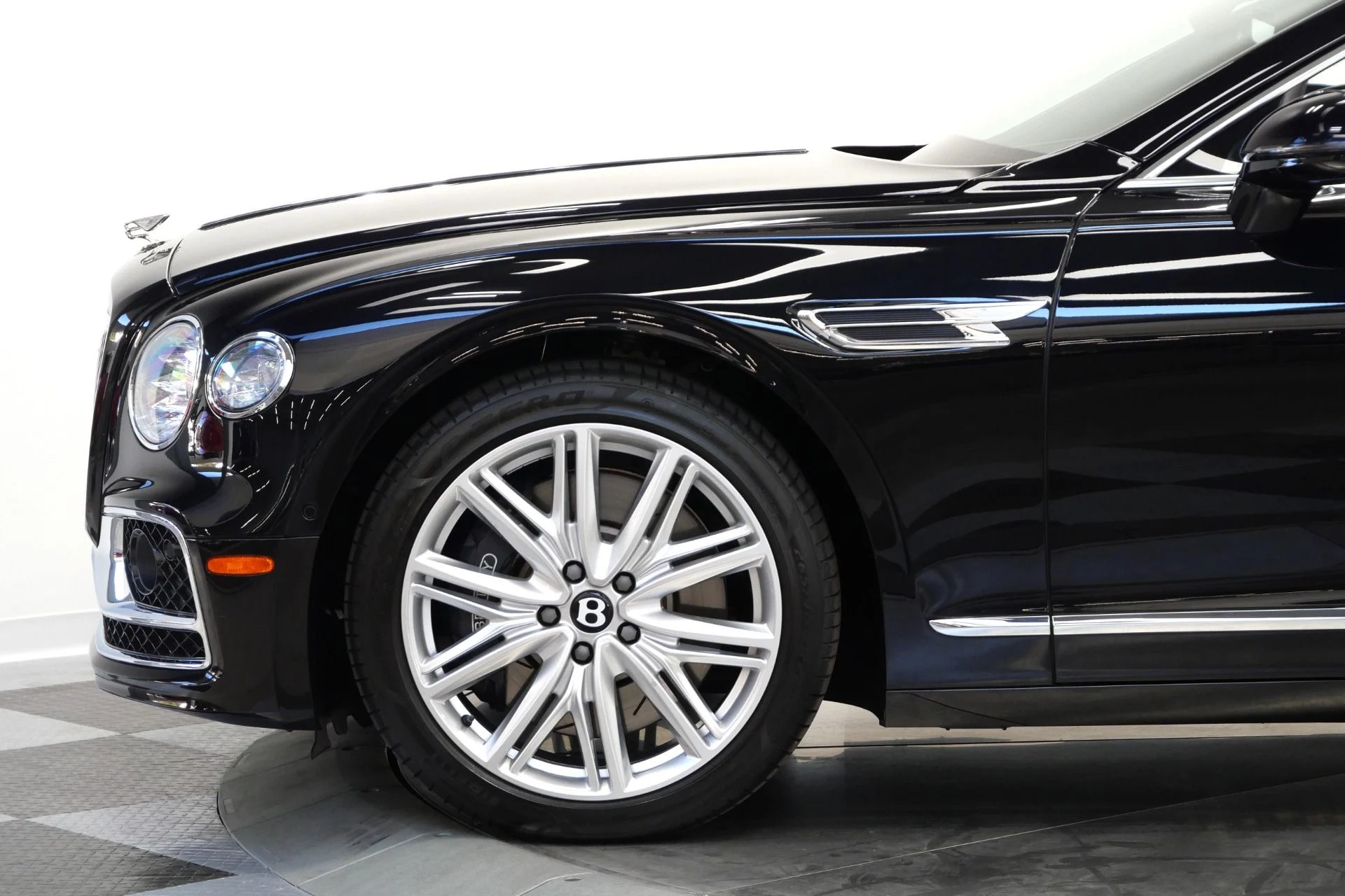 mph044_1066632753_Used_2023_Bentley_Flying_Spur_Hybrid_Touring_Specification_Contrast_Stitching_Piping_Bang_and_Olufsen_1769812693_05e10316c2