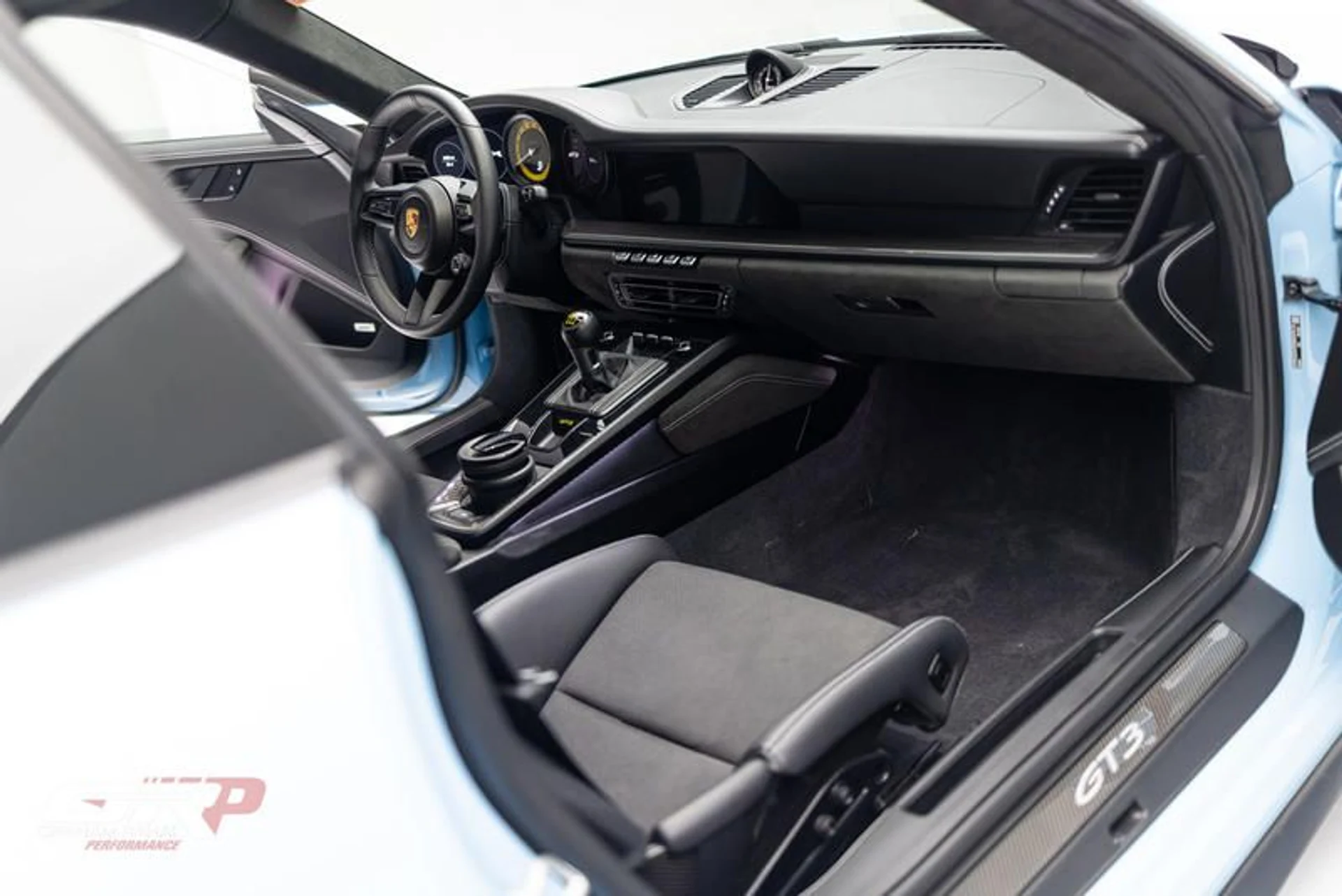 mph044_1069966029_167_B5363_9983_40_E0_9_F13_955_ABEAE_650_F_65195d96a4