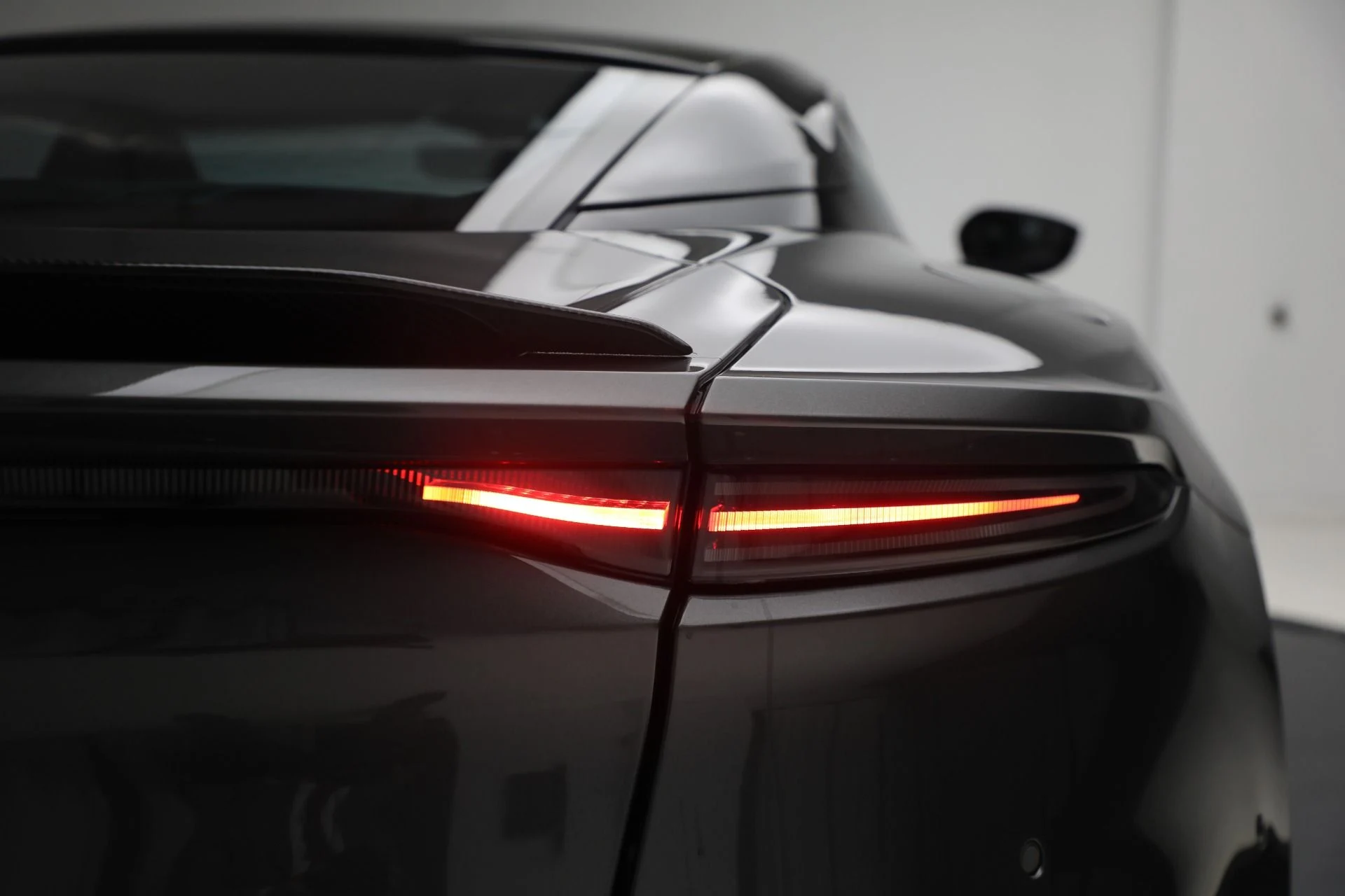 mph044_1071693359_Used_2023_Aston_Martin_DBS_770_Ultimate_6ede3c7086