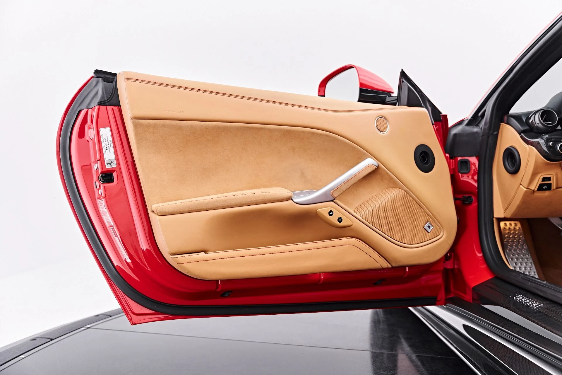 mph044_1077031296_Used_2014_Ferrari_F12_Berlinetta_1785289812_012f3d5df6