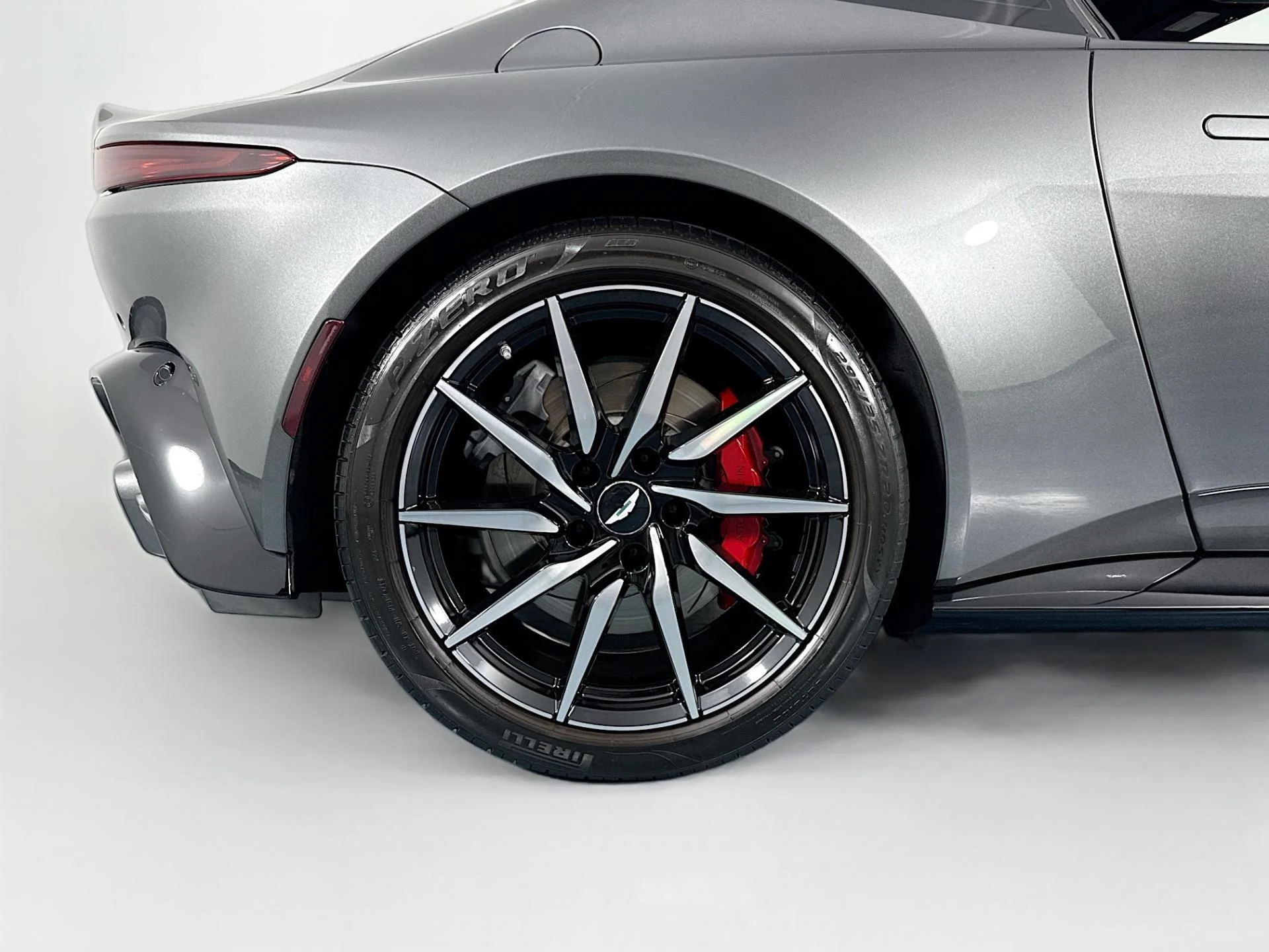 mph044_10807941_Used_2020_Aston_Martin_Vantage_1784230076_d0b2e6012c
