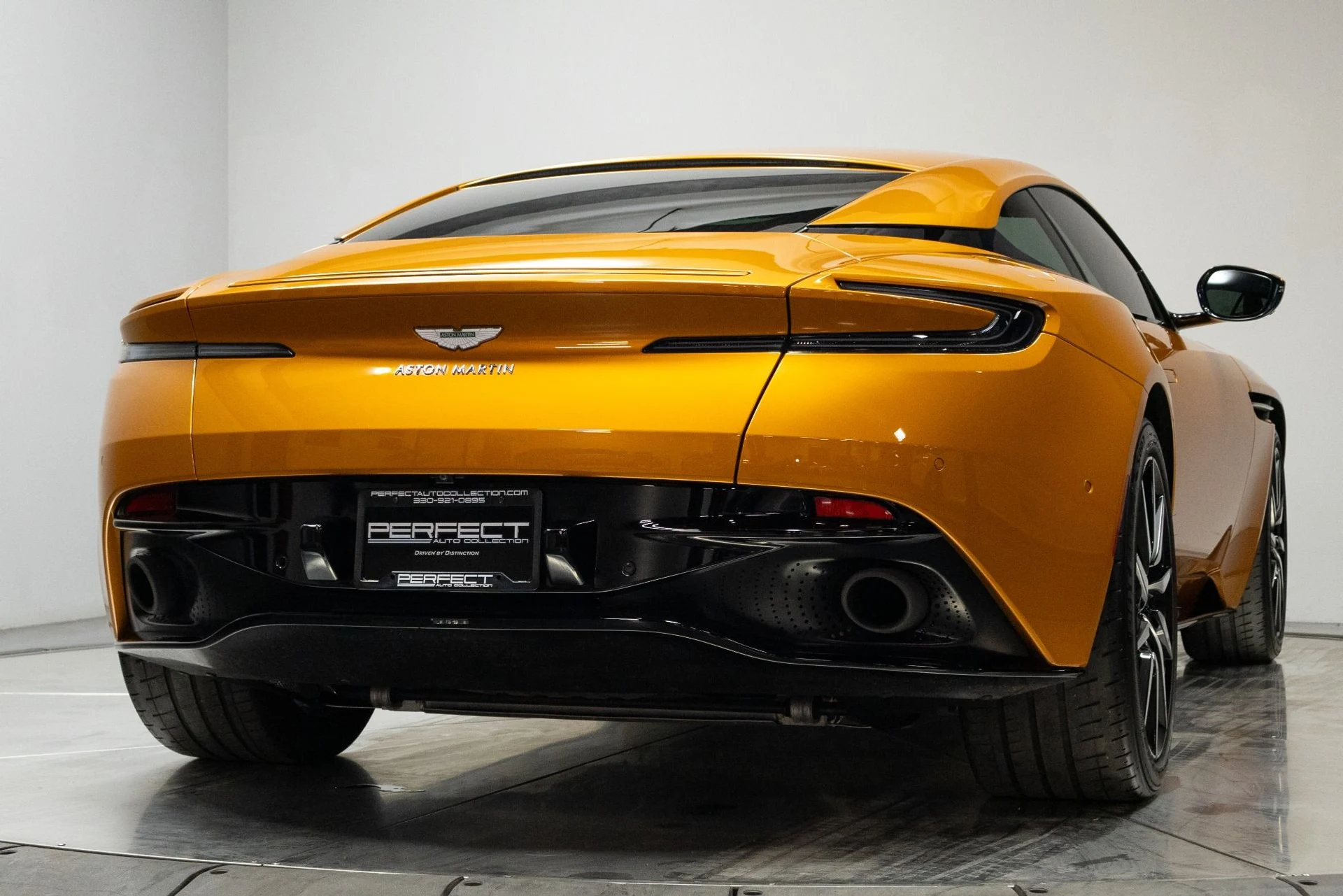 mph044_1089030815_Used_2018_Aston_Martin_DB_11_1761056860_04e9e062bc