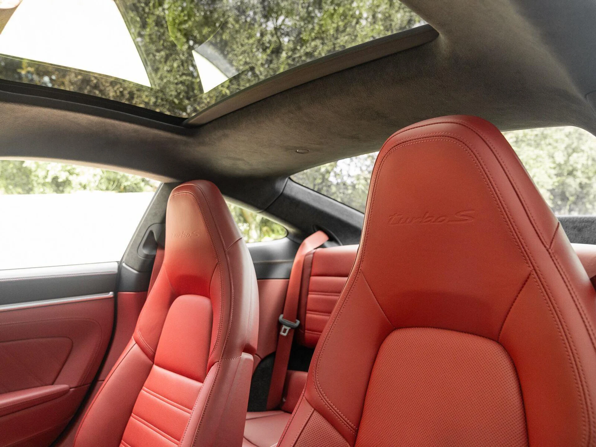 mph044_1089734752_Used_2023_Porsche_911_Turbo_S_1790111629_439b1ce85c