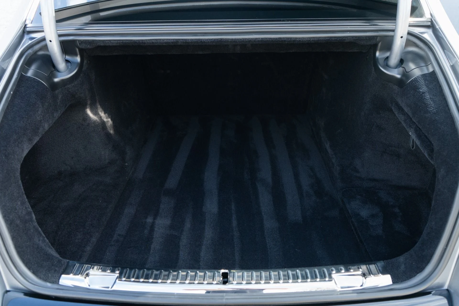 mph044_1101717568_Used_2022_Rolls_Royce_Phantom_EWB_1771455948_fa5c78f407