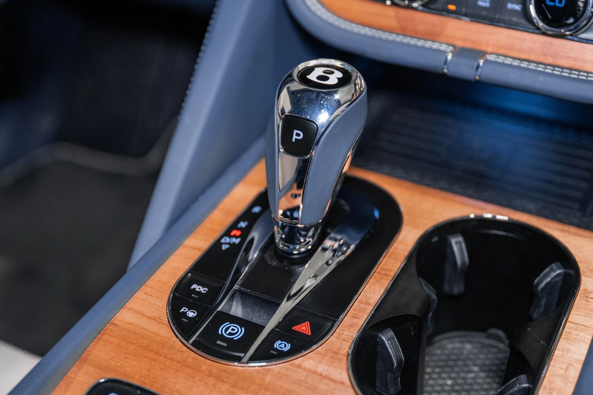 mph044_1116131538_Used_2023_Bentley_Bentayga_V8_1773161600_60f586cc51