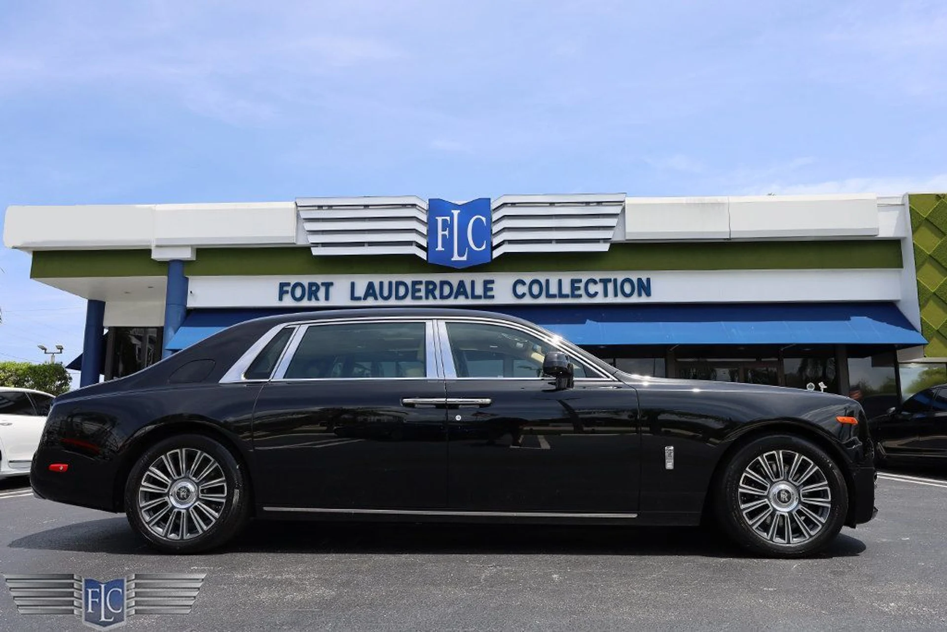 mph044_1120982238_used_2020_rolls_royce_phantom_extendedwheelbasesedan_6305_22909109_45_1024_fdbd838879