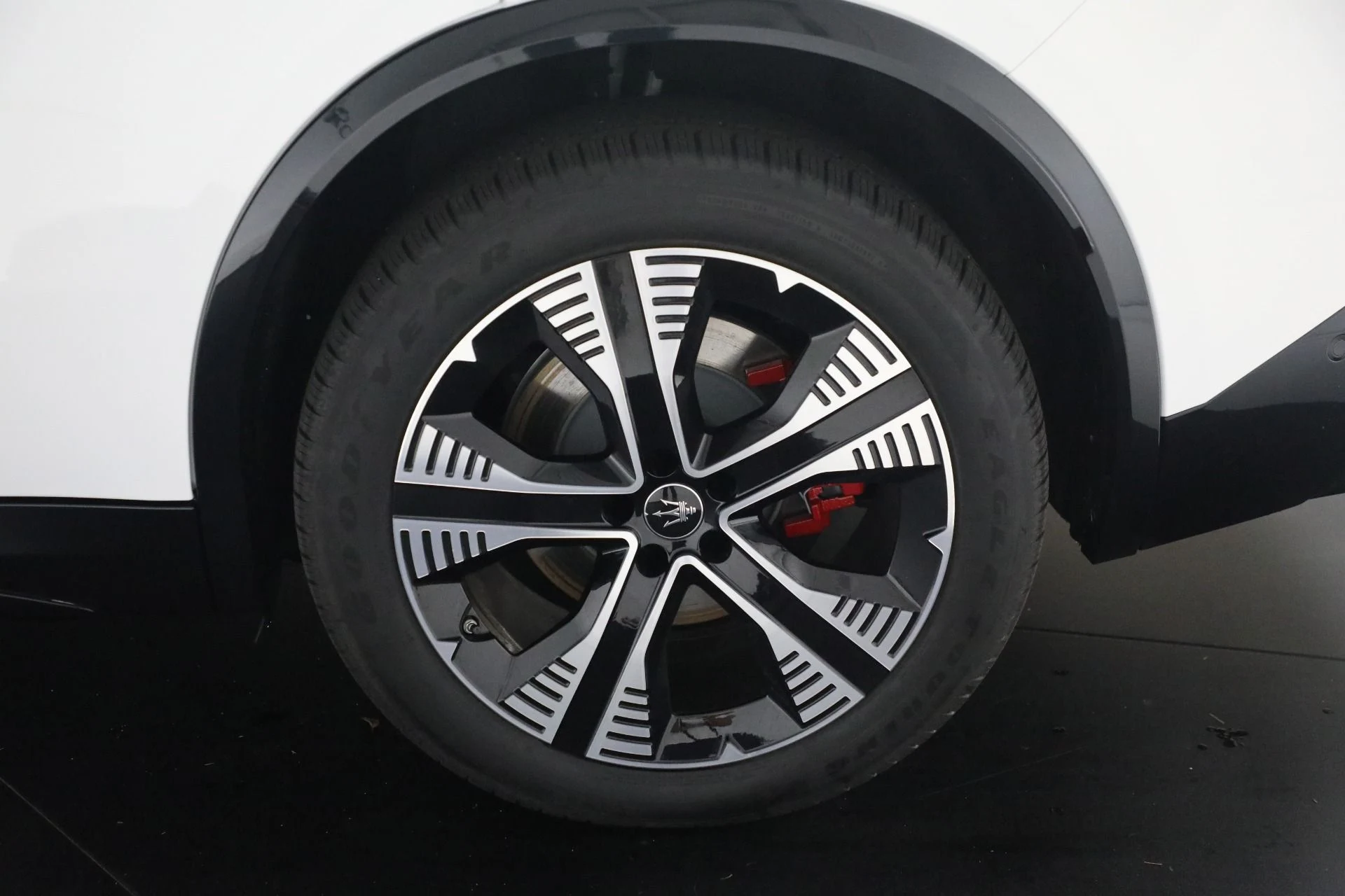mph044_1121371583_New_2025_Maserati_Grecale_Folgore_43675cea66