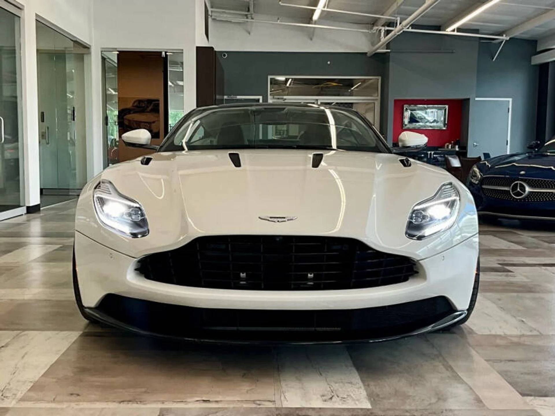 mph044_1122551429_2018_aston_martin_db11_v12_2dr_coupe_8b8093ad21