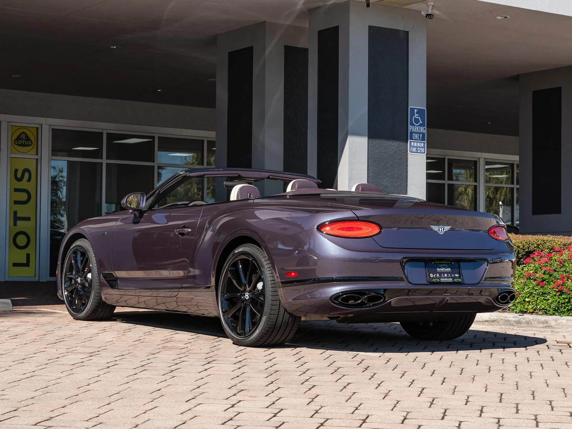 mph044_1126604852_Used_2024_Bentley_Continental_GT_V8_1763485684_ee316b78b2