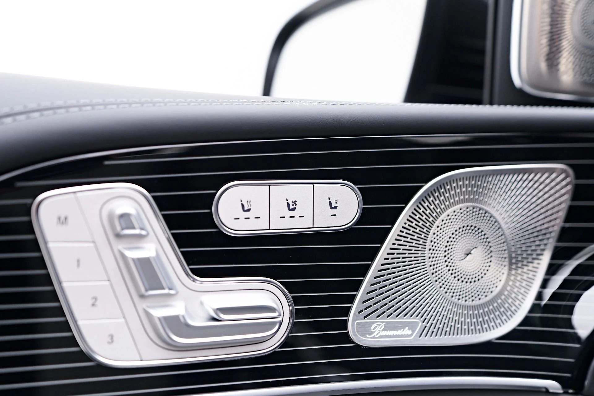 mph044_1132699228_Used_2023_Mercedes_Benz_GLS_Maybach_GLS_600_1762799282_6ba5830dbf