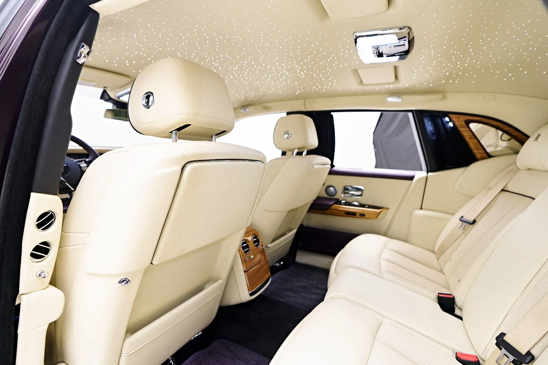 mph044_1155211729_Used_2019_Rolls_Royce_Phantom_Base_1747772635_f1541a4926