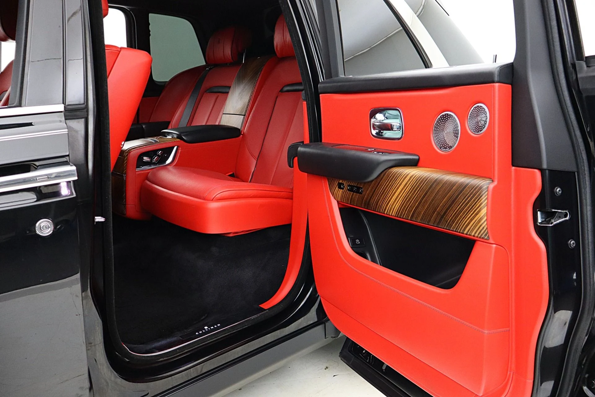 mph044_1181321352_Used_2019_Rolls_Royce_Cullinan_edfd785e9c