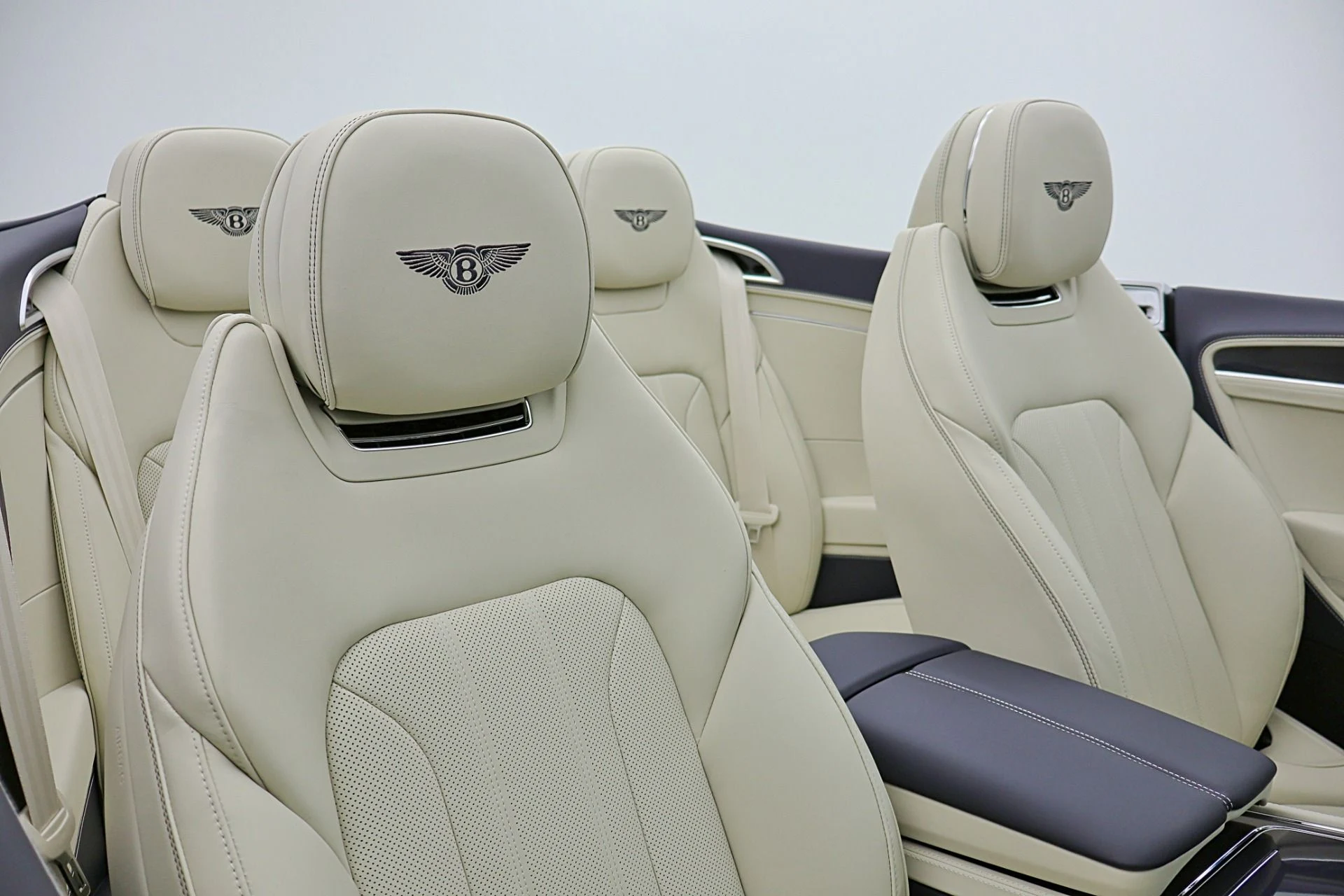 mph044_1200419489_New_2026_Bentley_Continental_GTC_4f235b9323