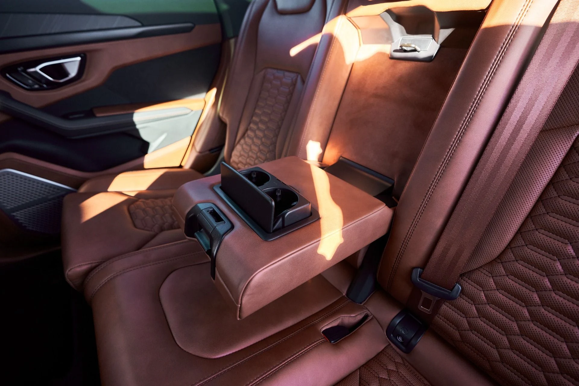 mph044_1239508052_Used_2022_Lamborghini_Urus_1764710487_85186cb37c