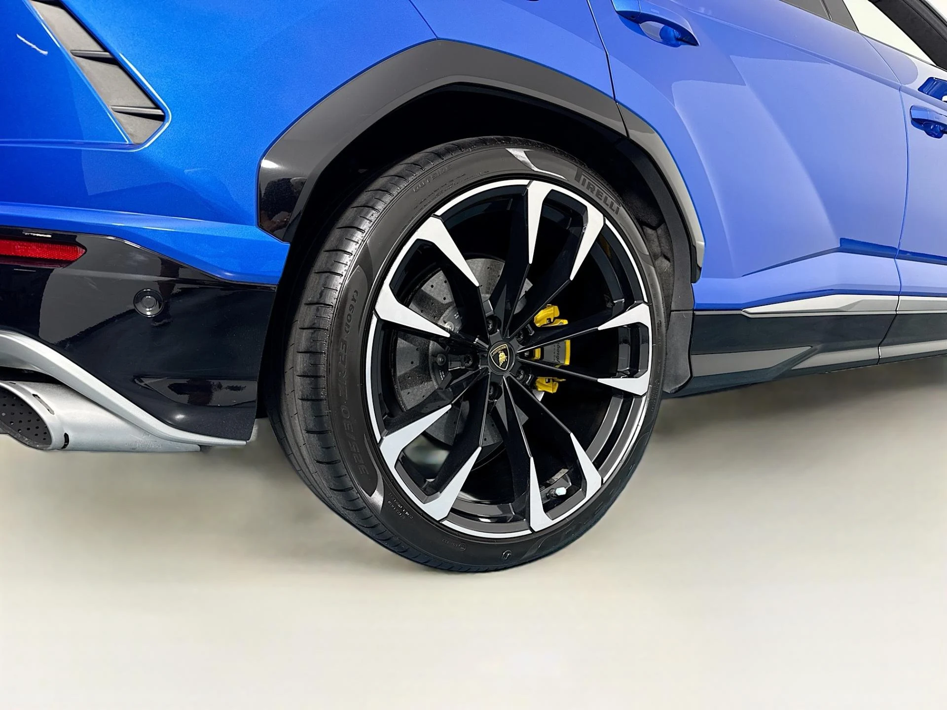 mph044_1257143747_Used_2021_Lamborghini_Urus_1783027588_ba0b2fb0ab