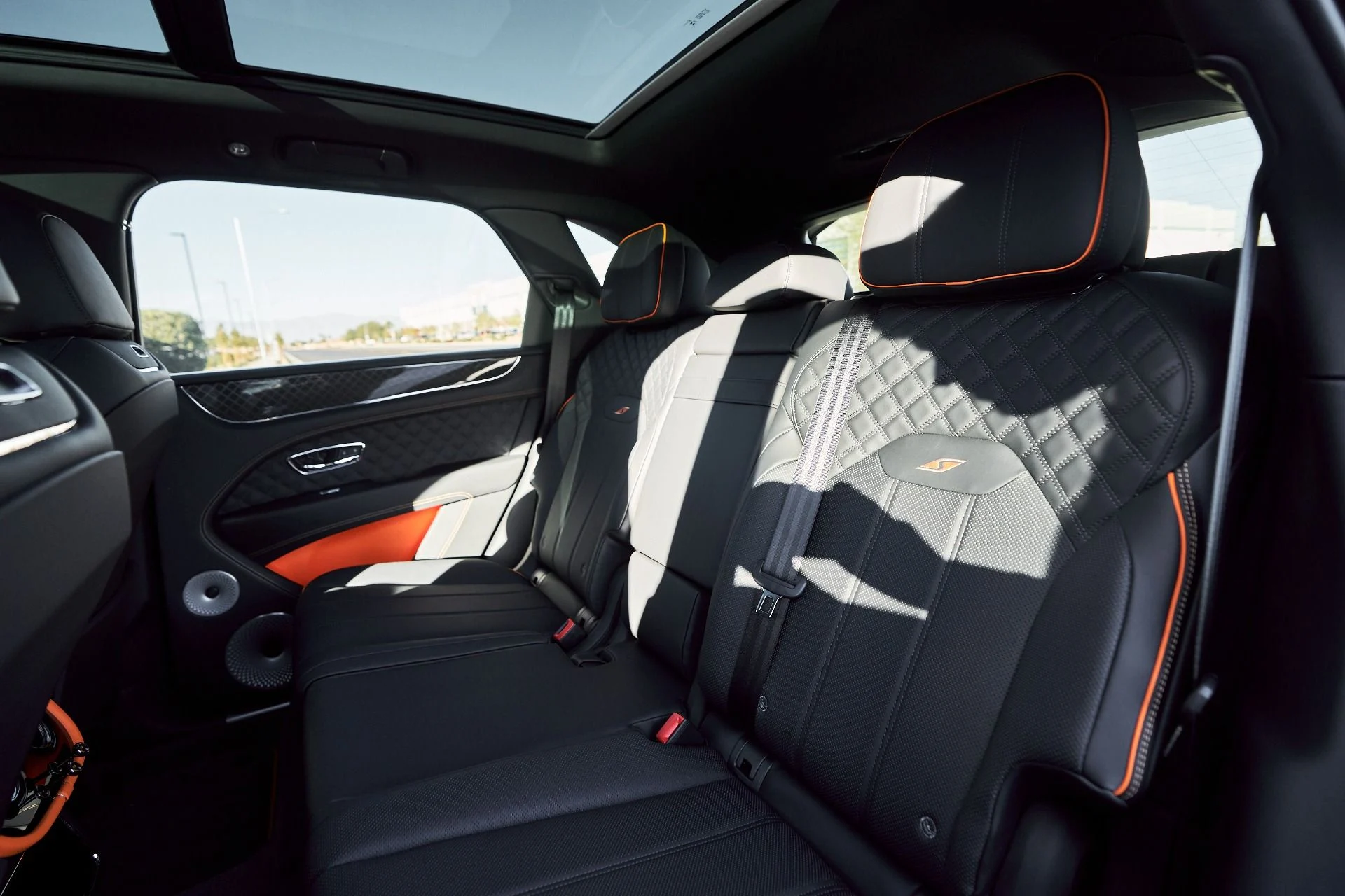 mph044_1268787100_Used_2025_Bentley_Bentayga_S_Black_Edition_1764904223_40f8de4d41