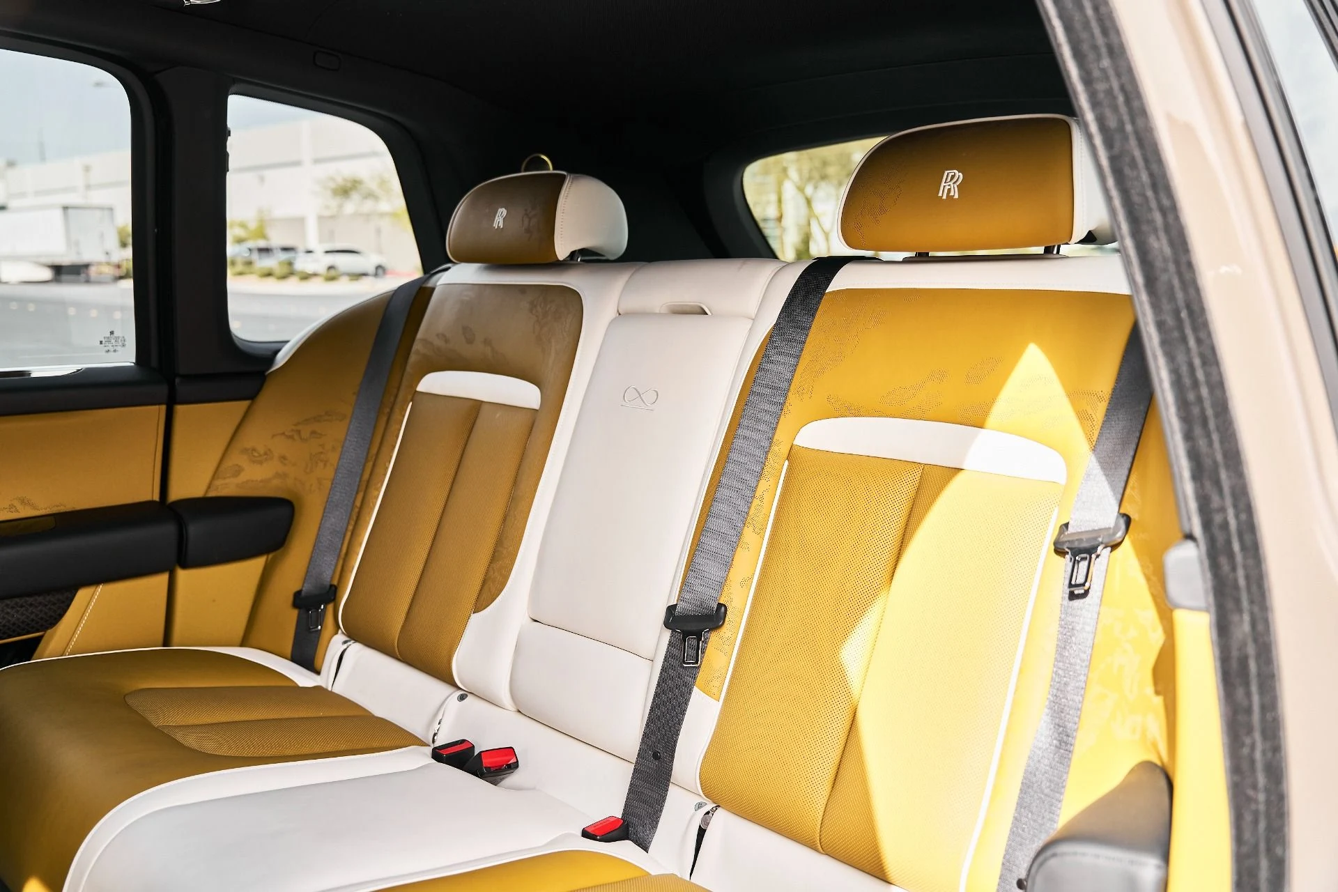 mph044_1279591092_Used_2026_Rolls_Royce_Cullinan_Black_Badge_1776556057_2c0d8cf910