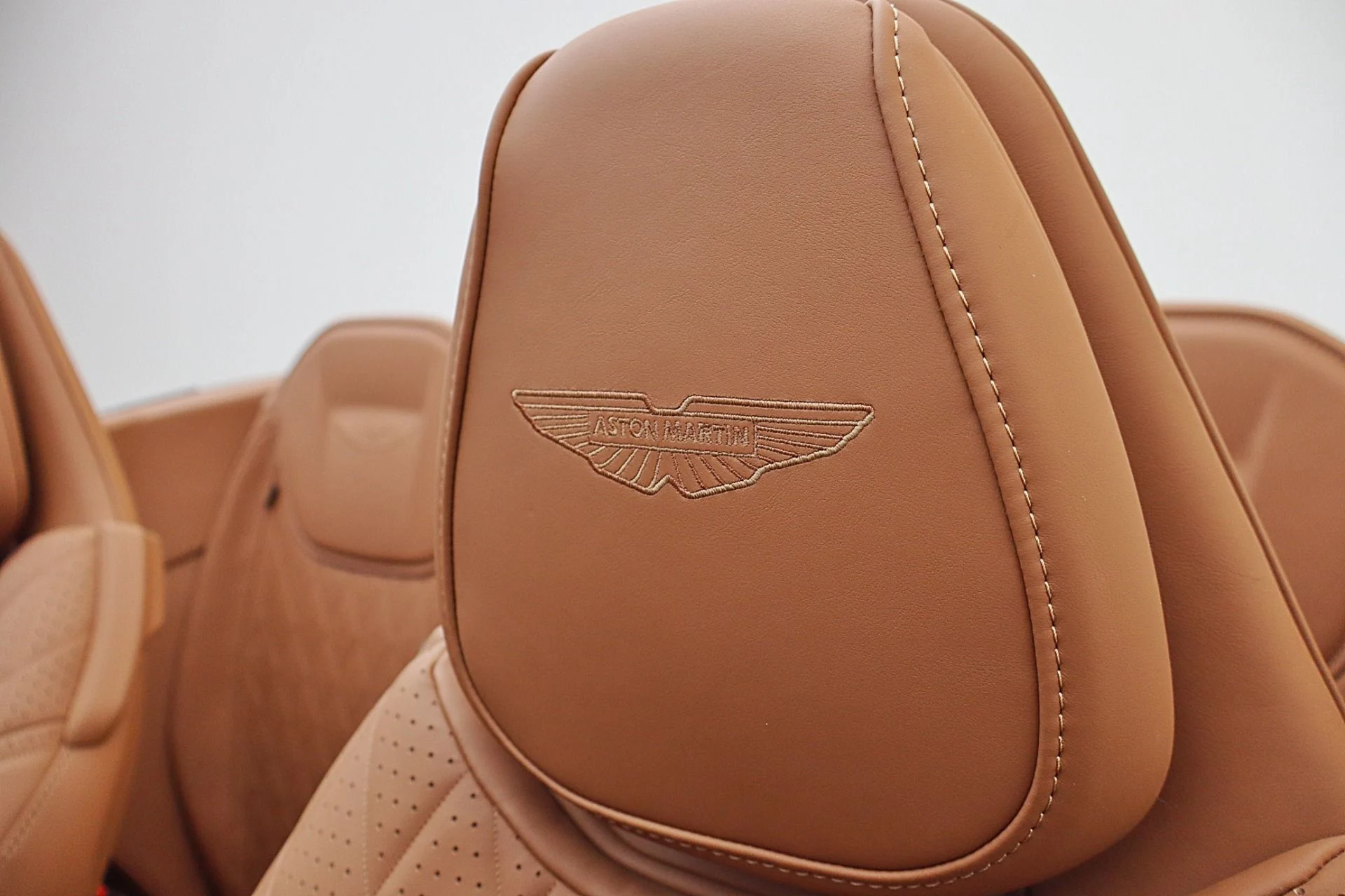 mph044_128959384_Used_2024_Aston_Martin_DB_12_Volante_080f13b137