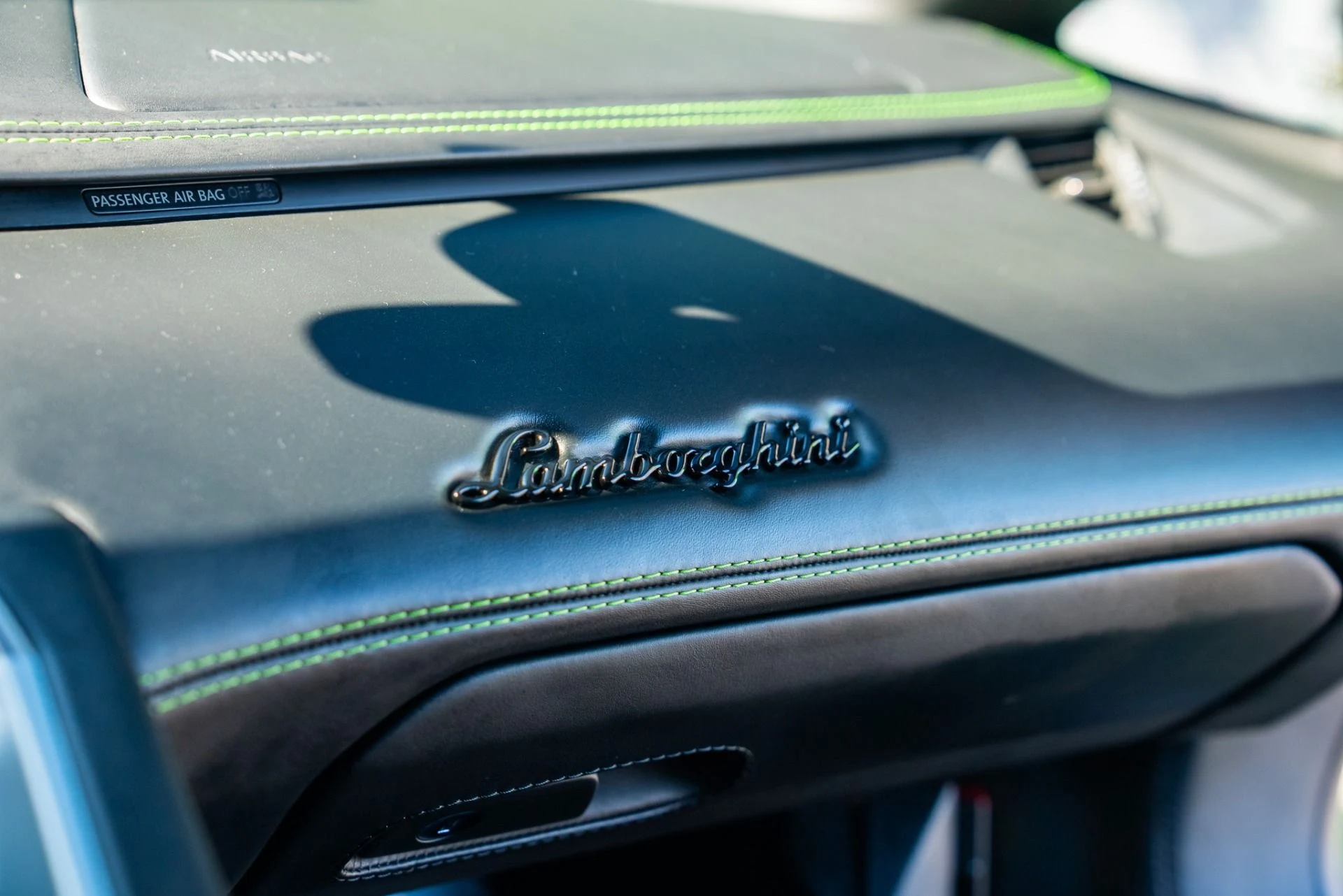 mph044_1296837364_Used_2018_Lamborghini_Aventador_LP_740_4_S_1762289338_b5ab985300