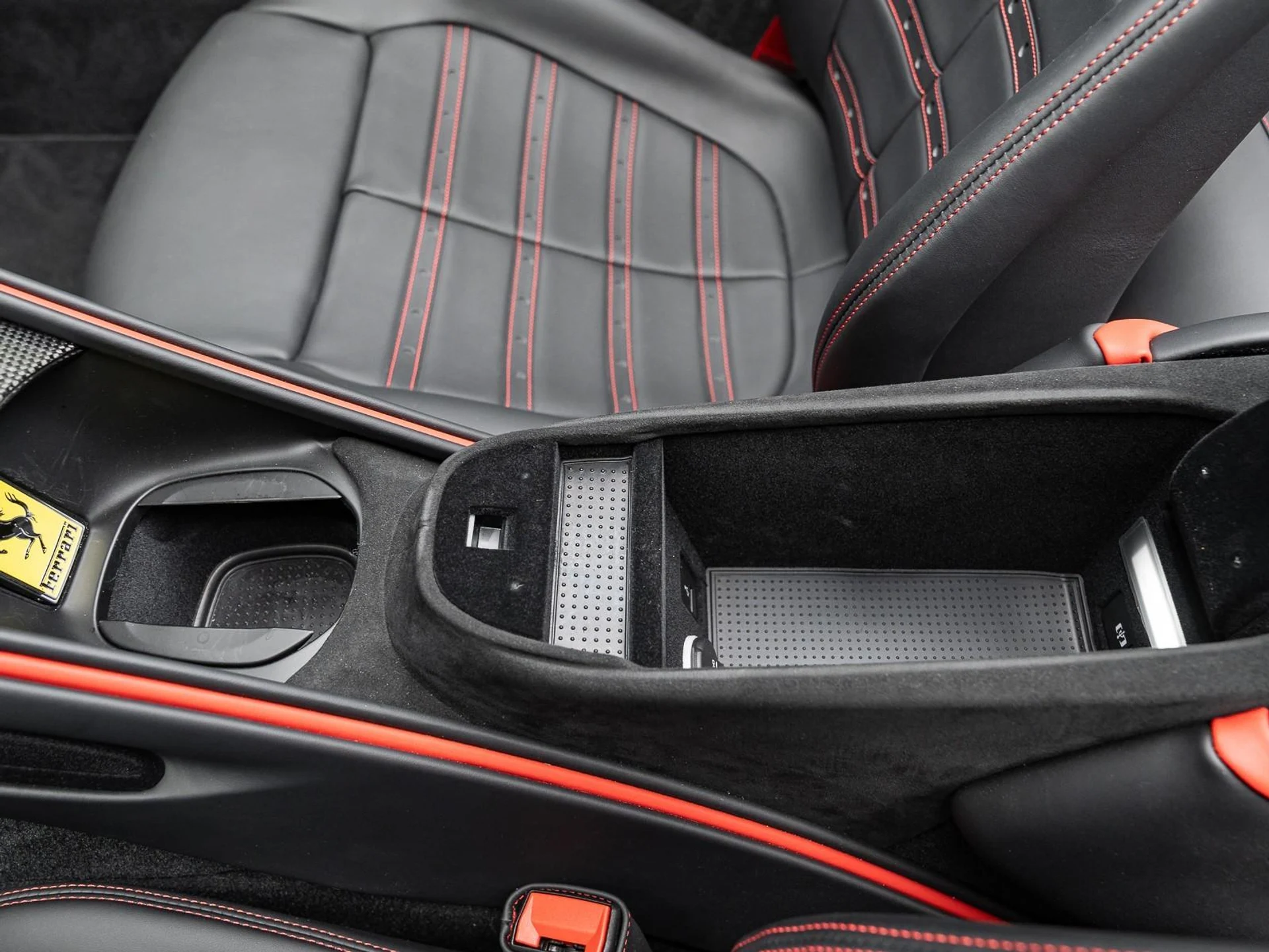 mph044_1311564417_Used_2025_Ferrari_Roma_Spider_1759774258_a8af94b34b