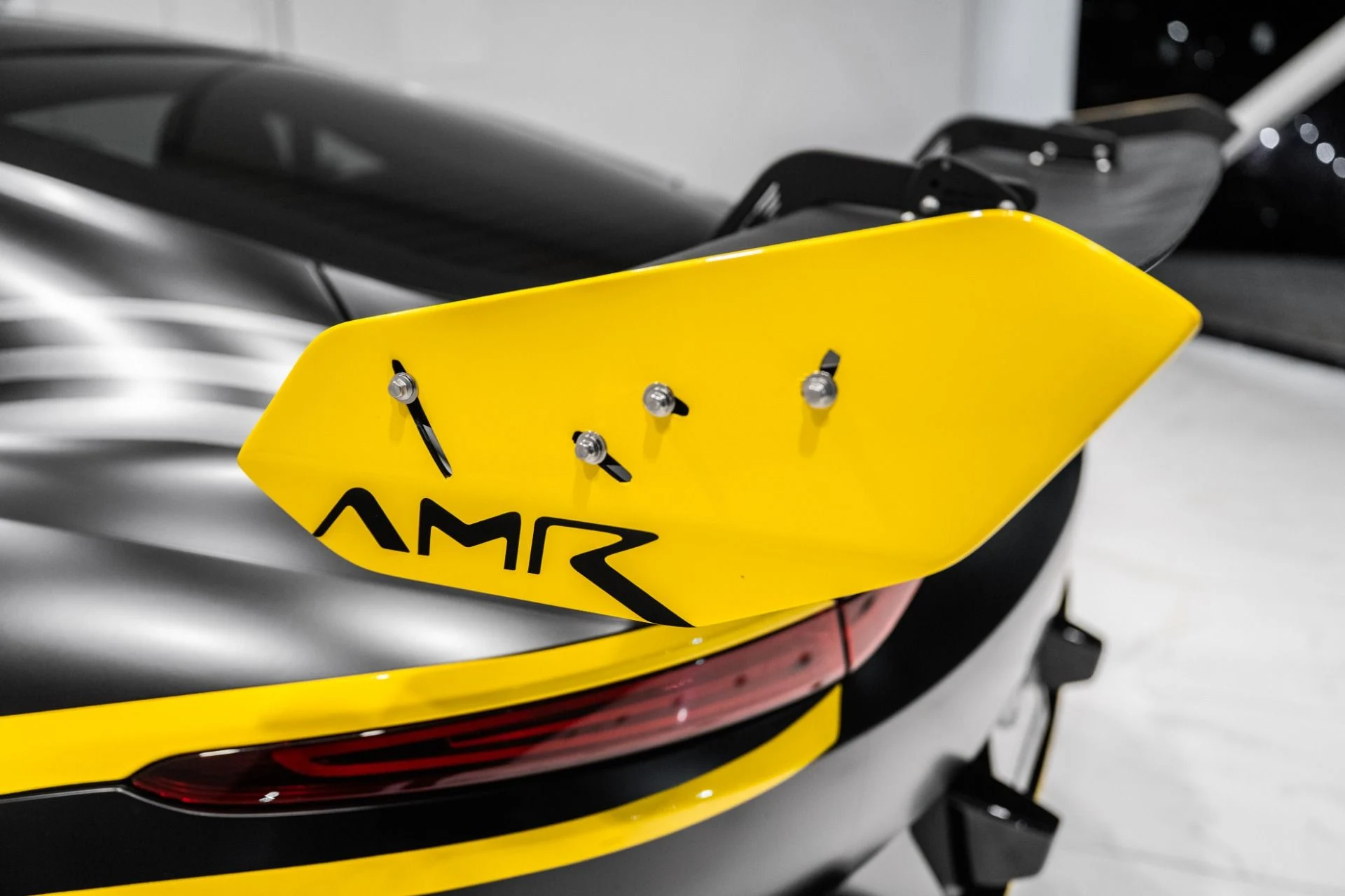 mph044_1314668356_Used_2019_Aston_Martin_Vantage_1765989078_612ffa4e1a